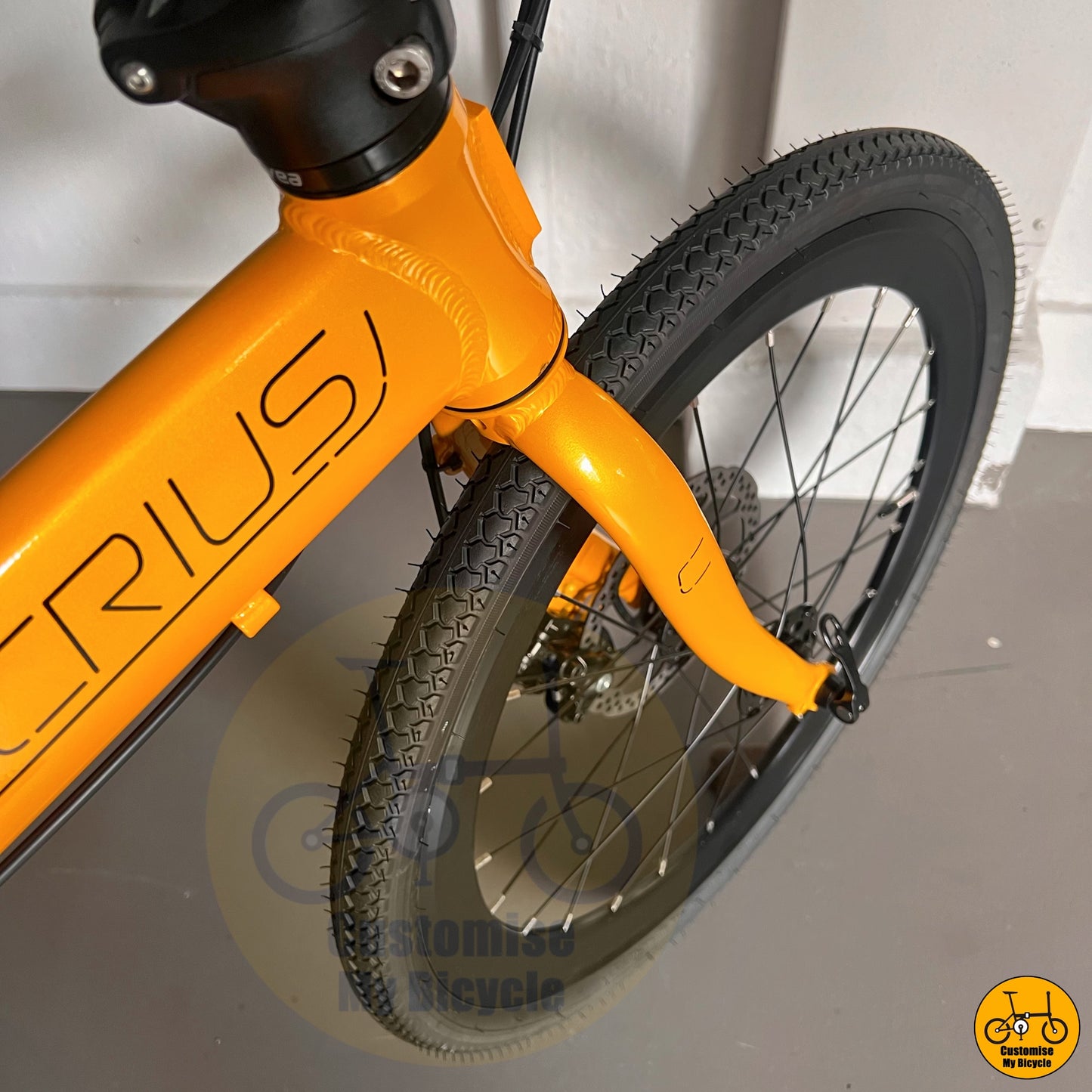 Crius Master 22” • Shimano 9s • Mango Yellow