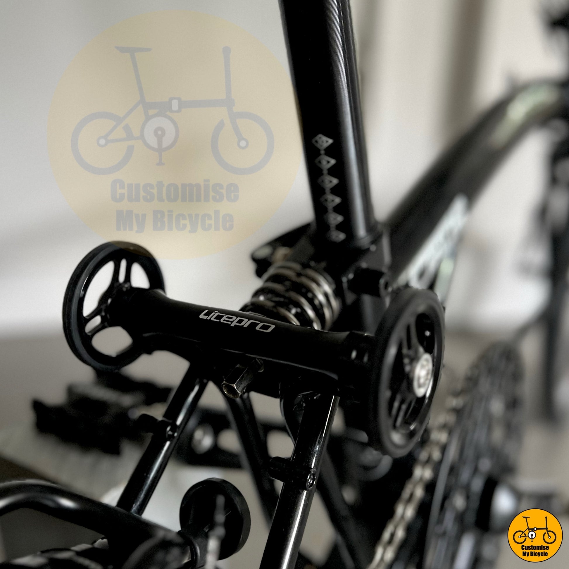 Piano black folding frame with extendable ezywheels
