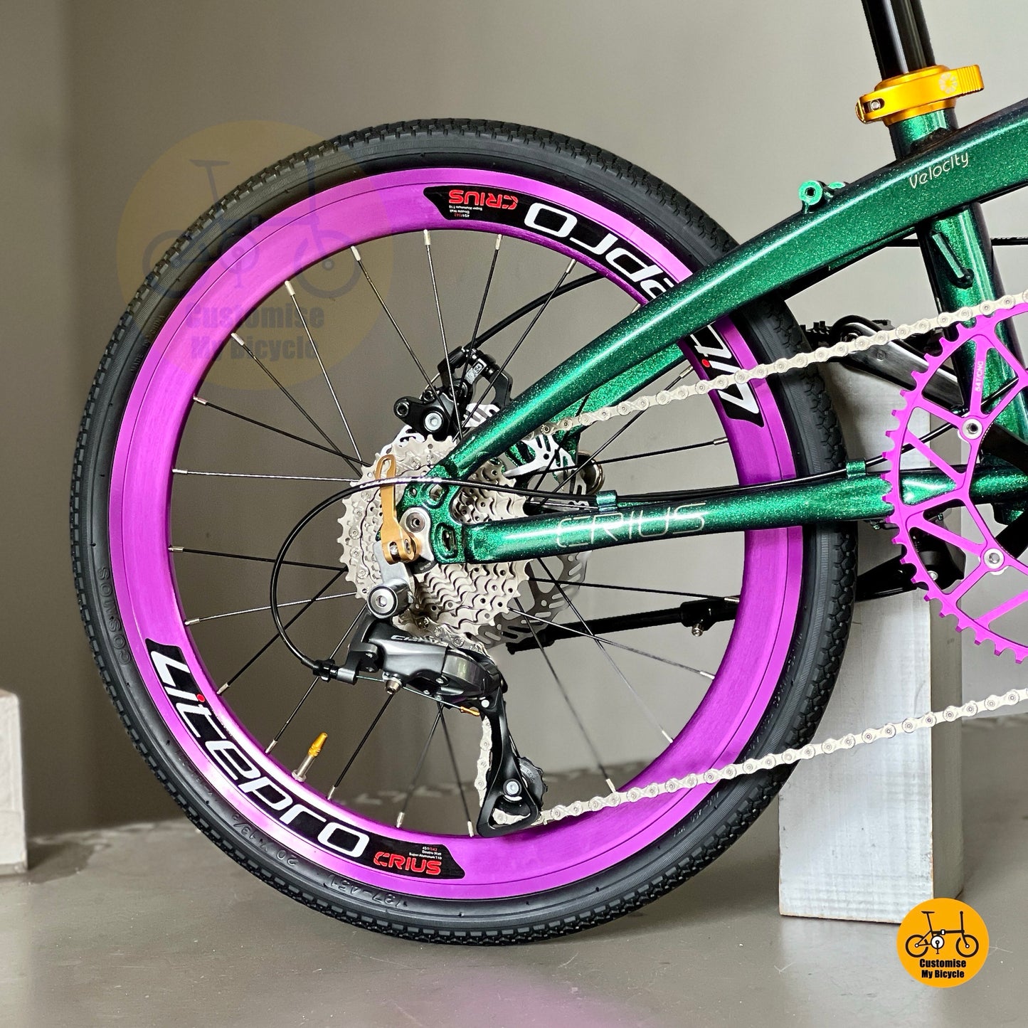 Crius Velocity folding bicycle Shimano 9 gears drivetrain close up
