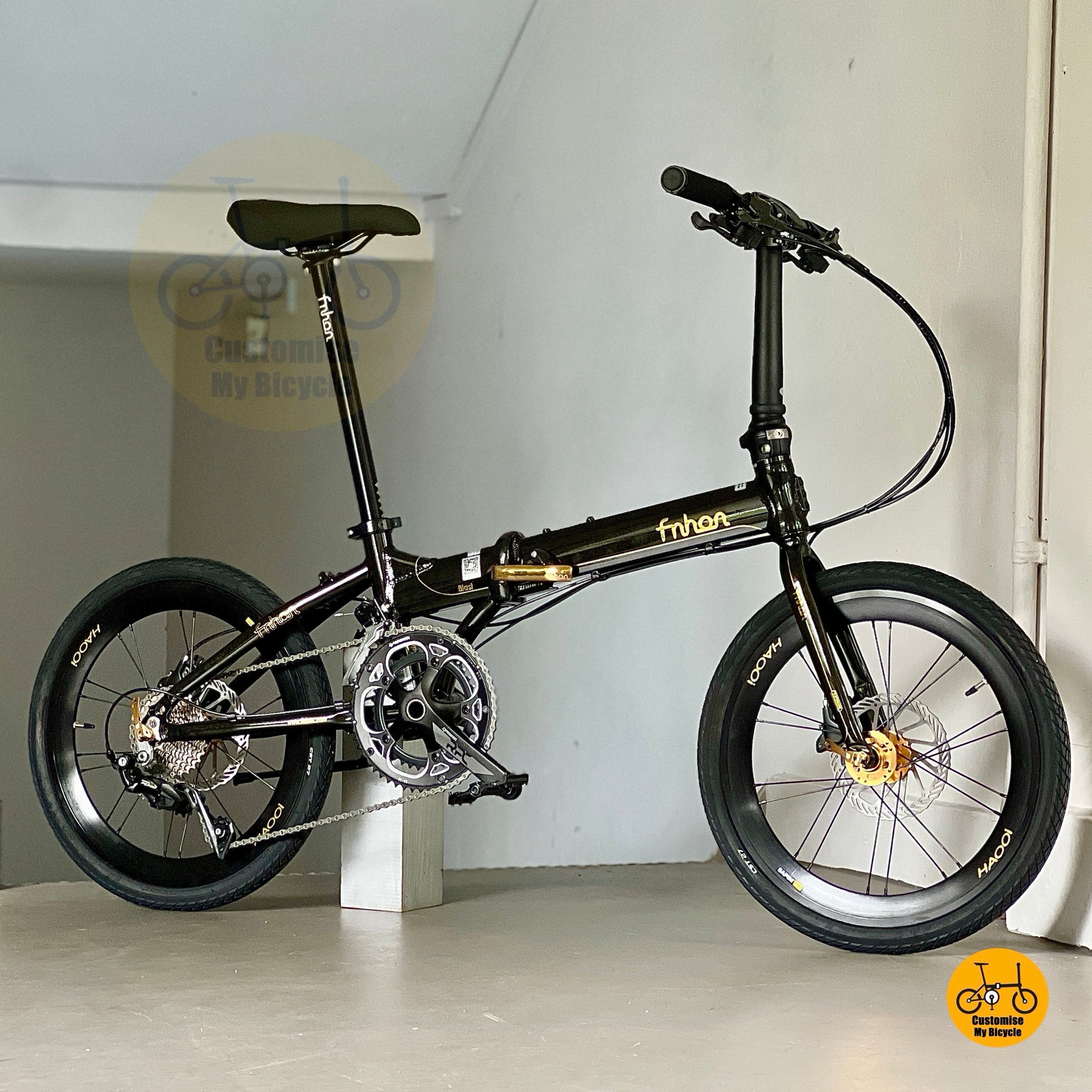 Basikal lipat Fnhon Blast 20-inci Shimano 105 rangka aluminium Black Gold
