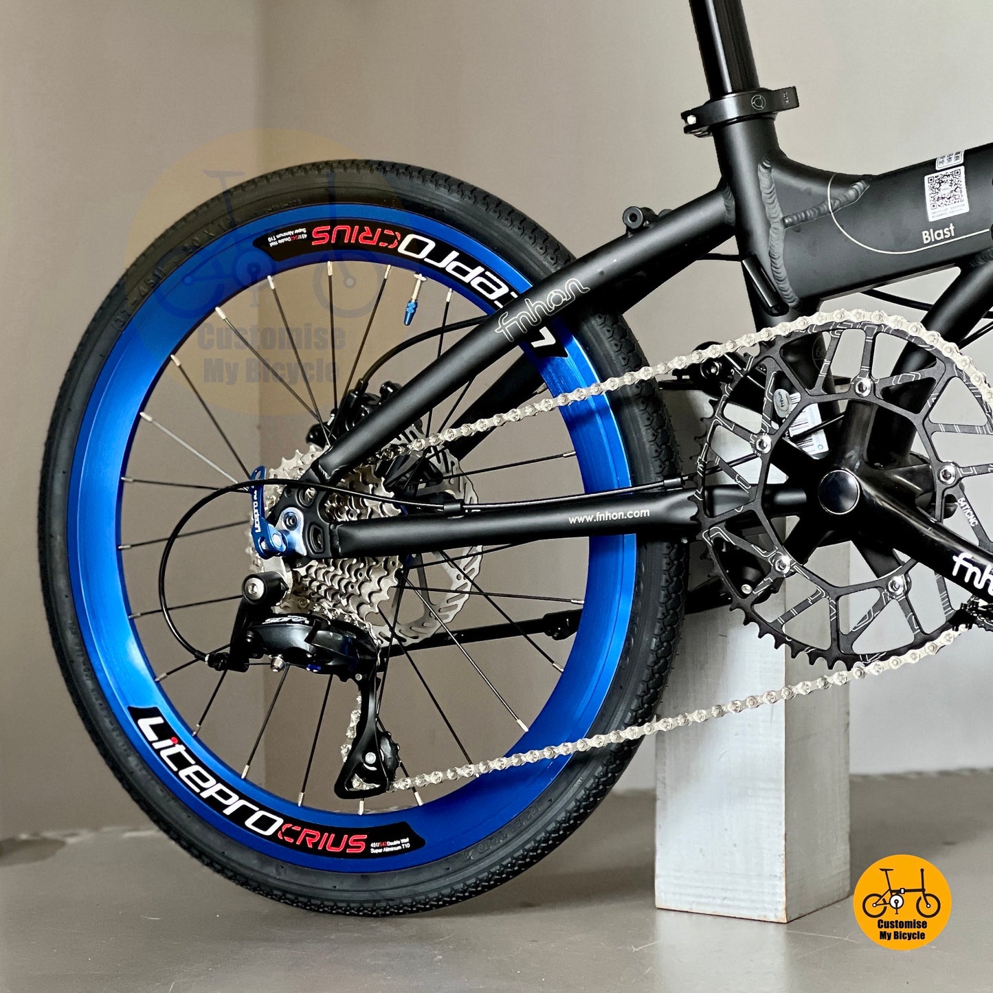 Shimano 9 gears rear derailleur on Fnhon Blast folding bike
