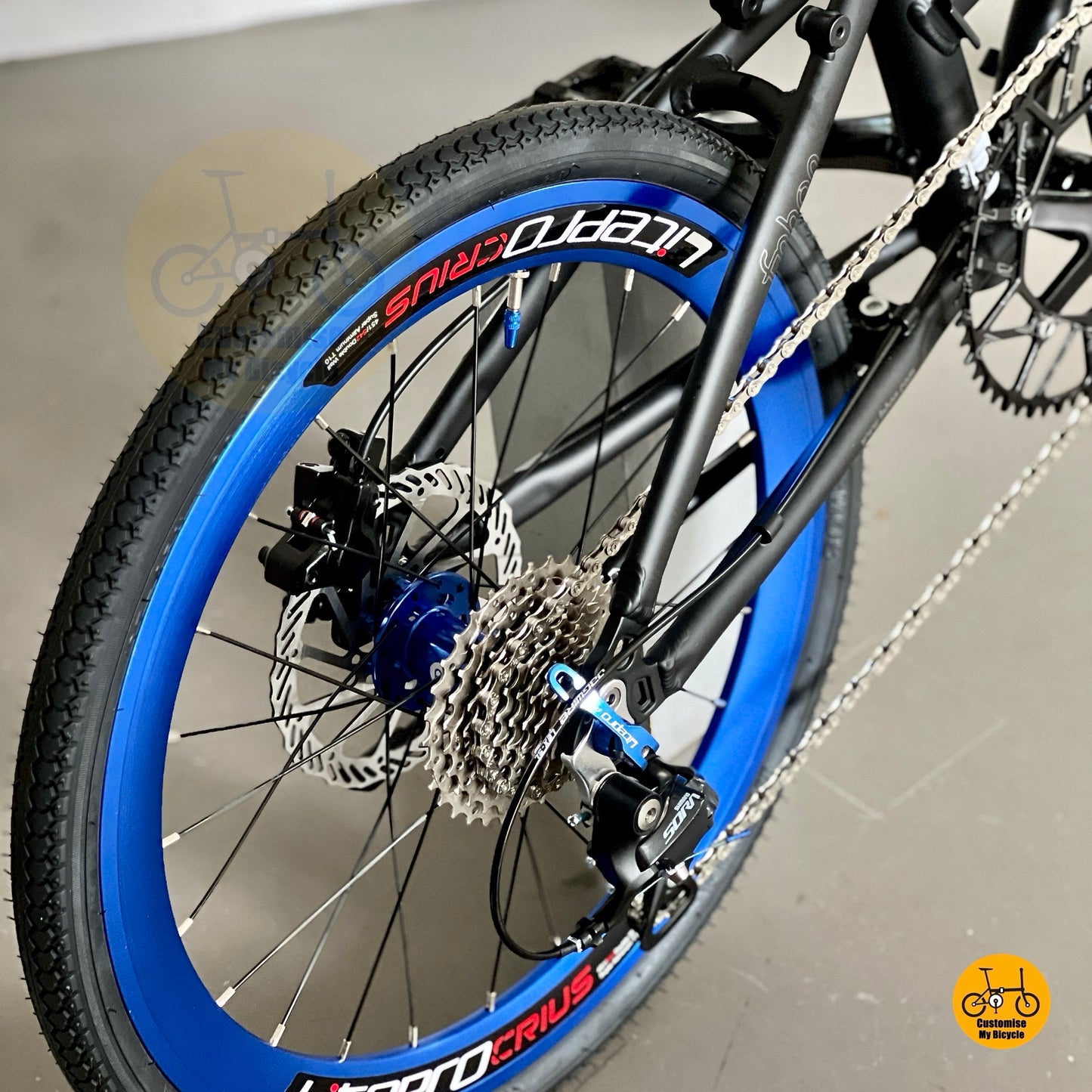 Fnhon Blast Shimano 9 gears drivetrain close up
