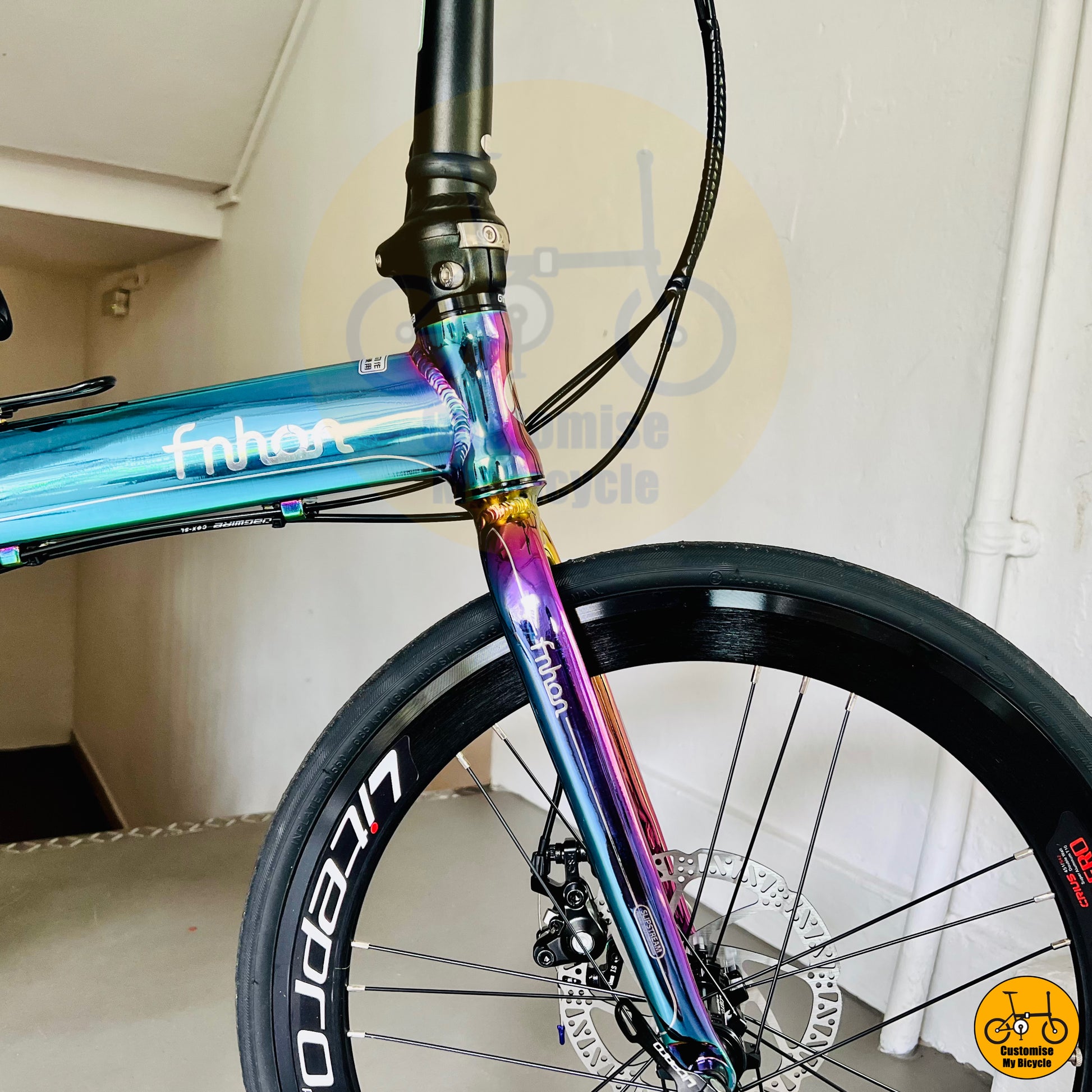 Oil Slick Fnhon Blast 22-Inch Folding Bike – A City-Ready Ride with a Dynamic Finish
