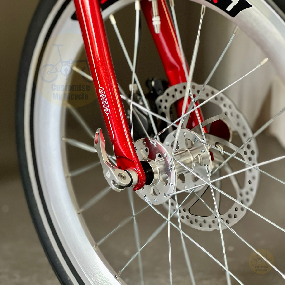 Fnhon Blast 20 inch Ruby Red foldable bicycle rear three quarter view showing lightweight aluminium alloy frame Litepro Aero wheels Shimano 9 gears and compact folding design
