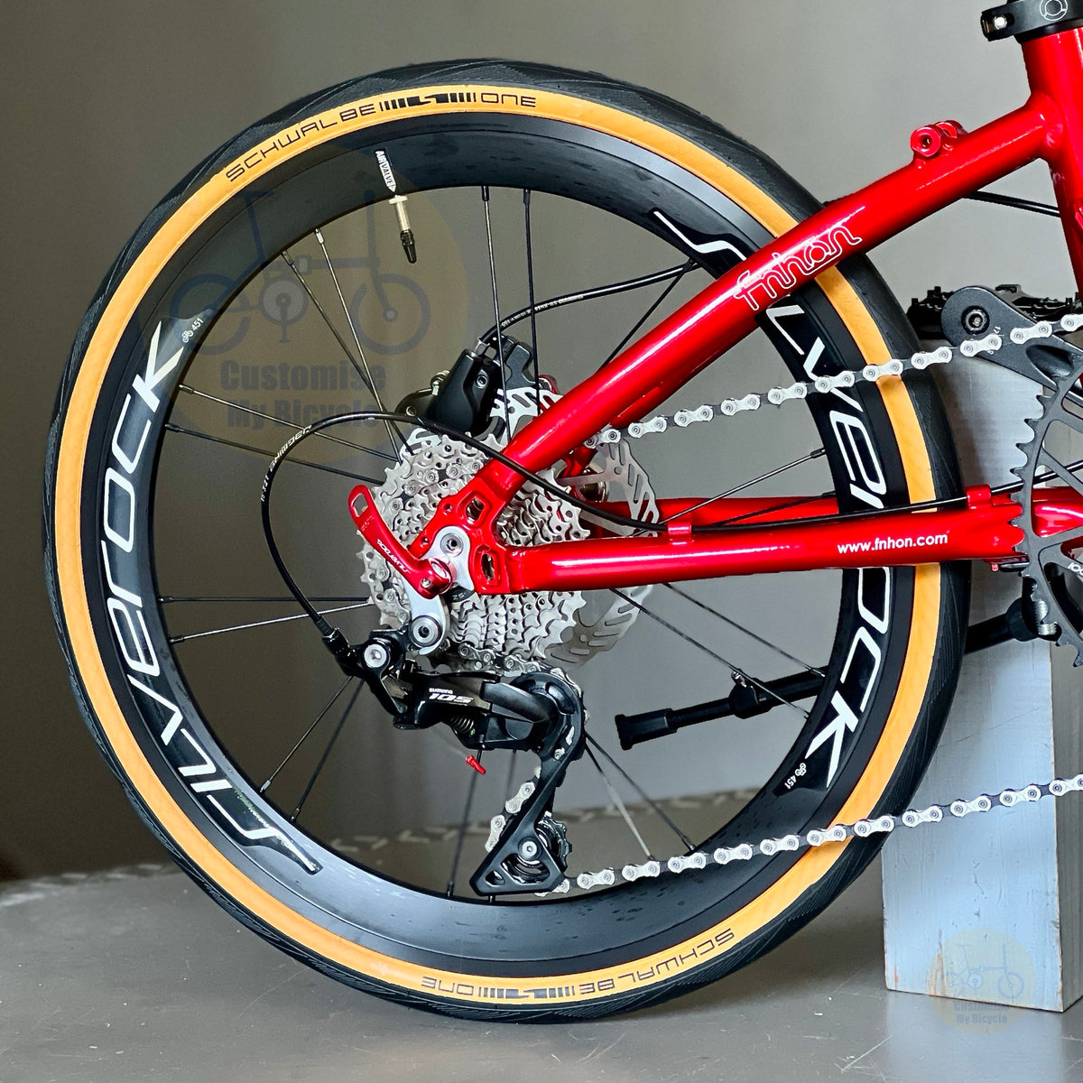 Shimano 105 11 gears Drivetrain on 
Fnhon Blast 22" Ruby Red folding bike 