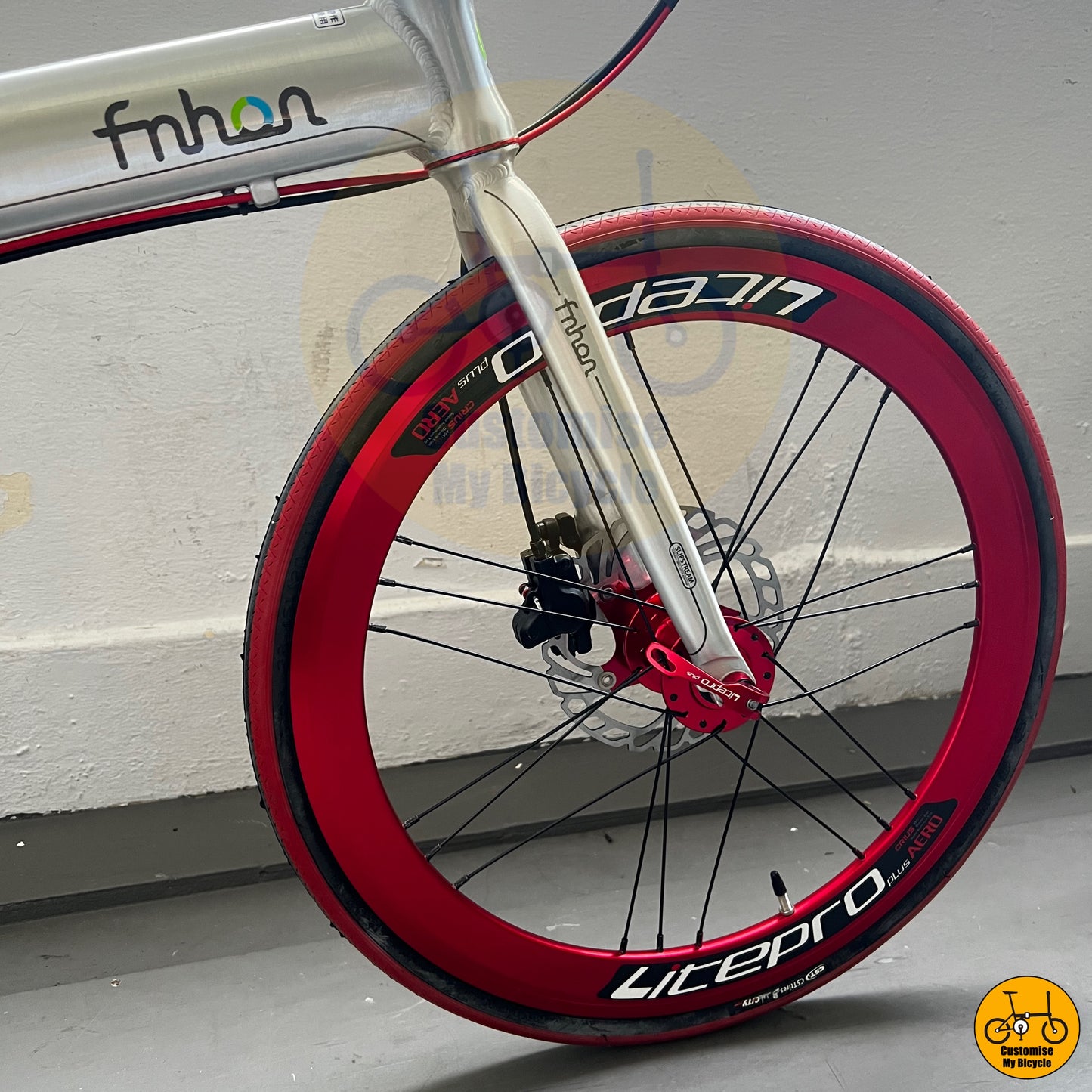 Fnhon Blast 22-Inch Foldable Bike – Red Wheels & a Stylish Metallic Finish
