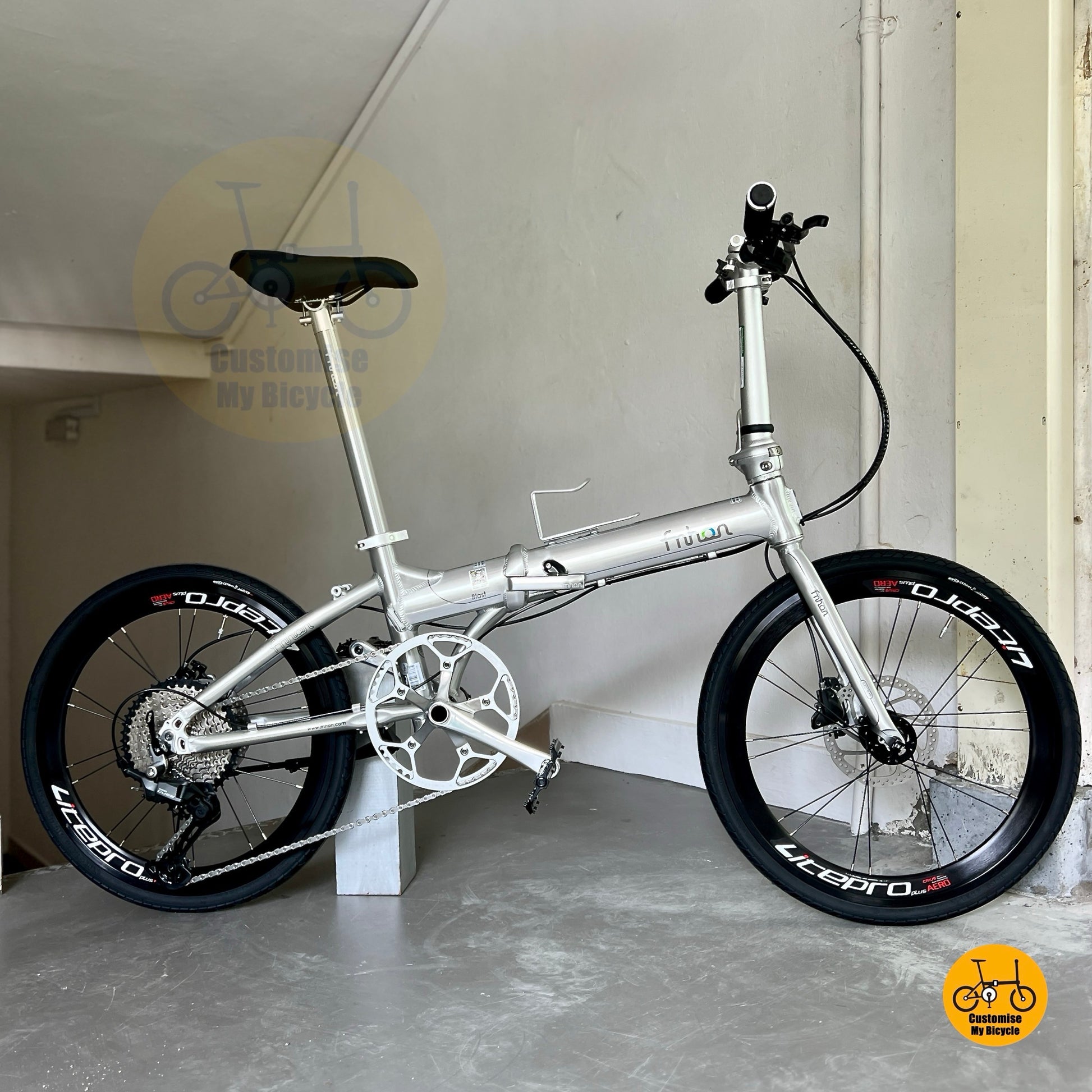 Fnhon Blast 22 Inch Folding Bicycle With Wide Ratio Shimano 12 Speed Drivetrain And Aero Wheels
