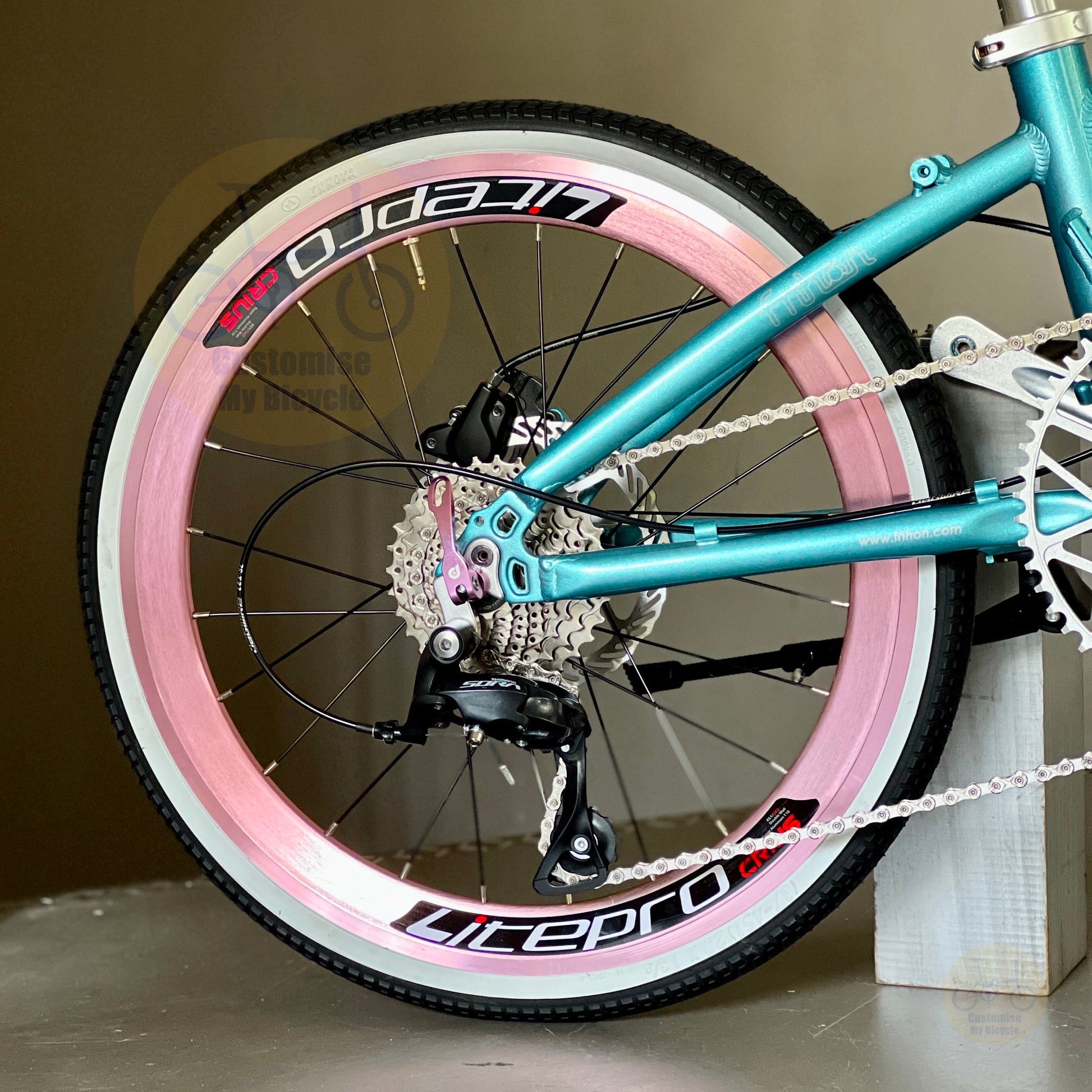 Close up LITEPRO Aero high profile front wheel with INNOVA steady tyre