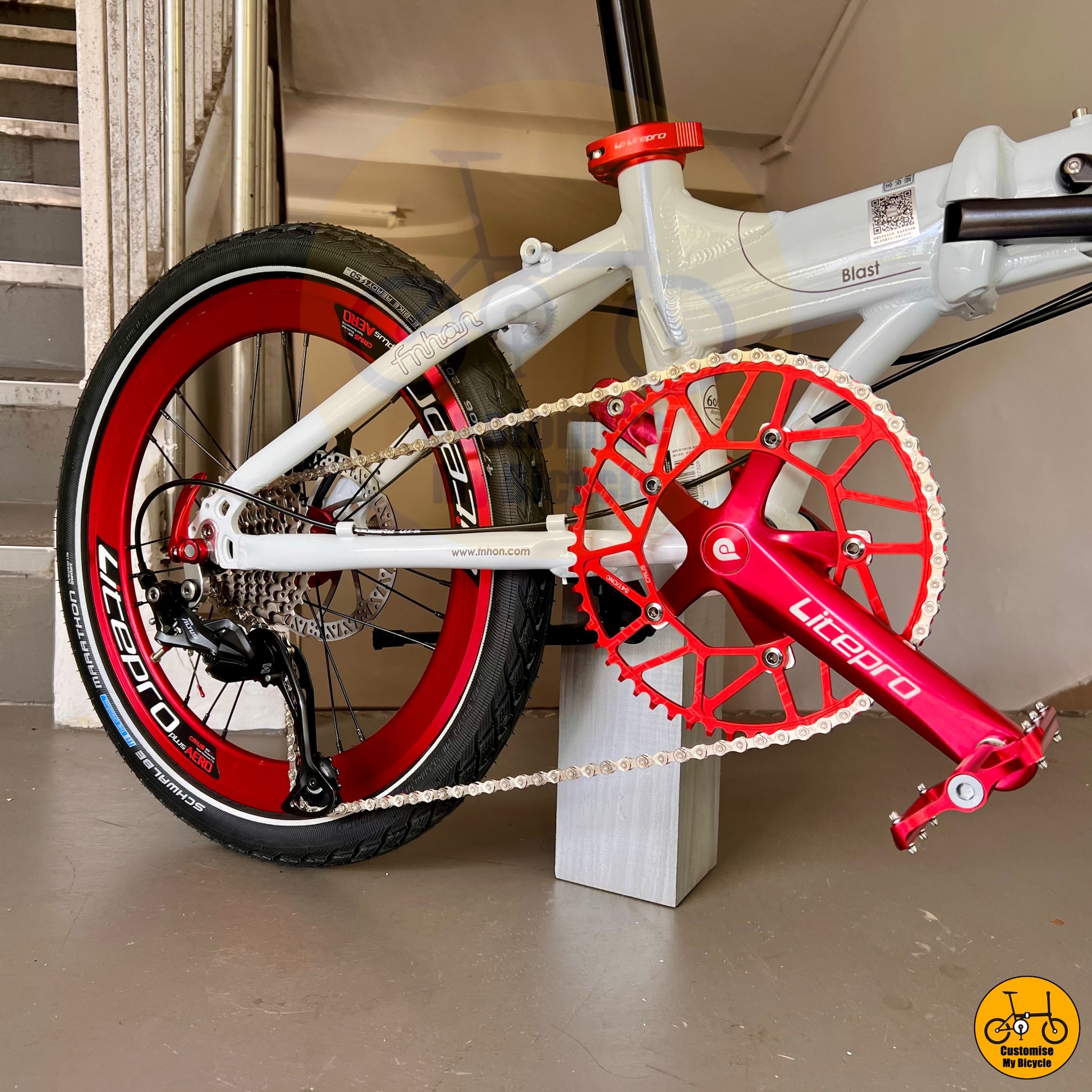 White & Red Fnhon Blast 20-Inch Foldable Bicycle – A Compact & High-Performance Ride
