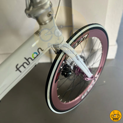 Fnhon Blast 22” • Shimano 9s • Snow White + Baby Pink