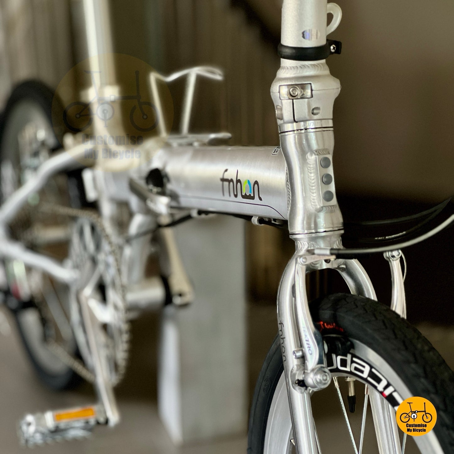 Fnhon Blast folding bicycle polished silver color close up

