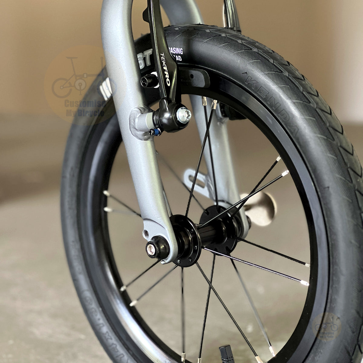 Fnhon Breeze 14" Battleship Grey folding bike frame material colour detail