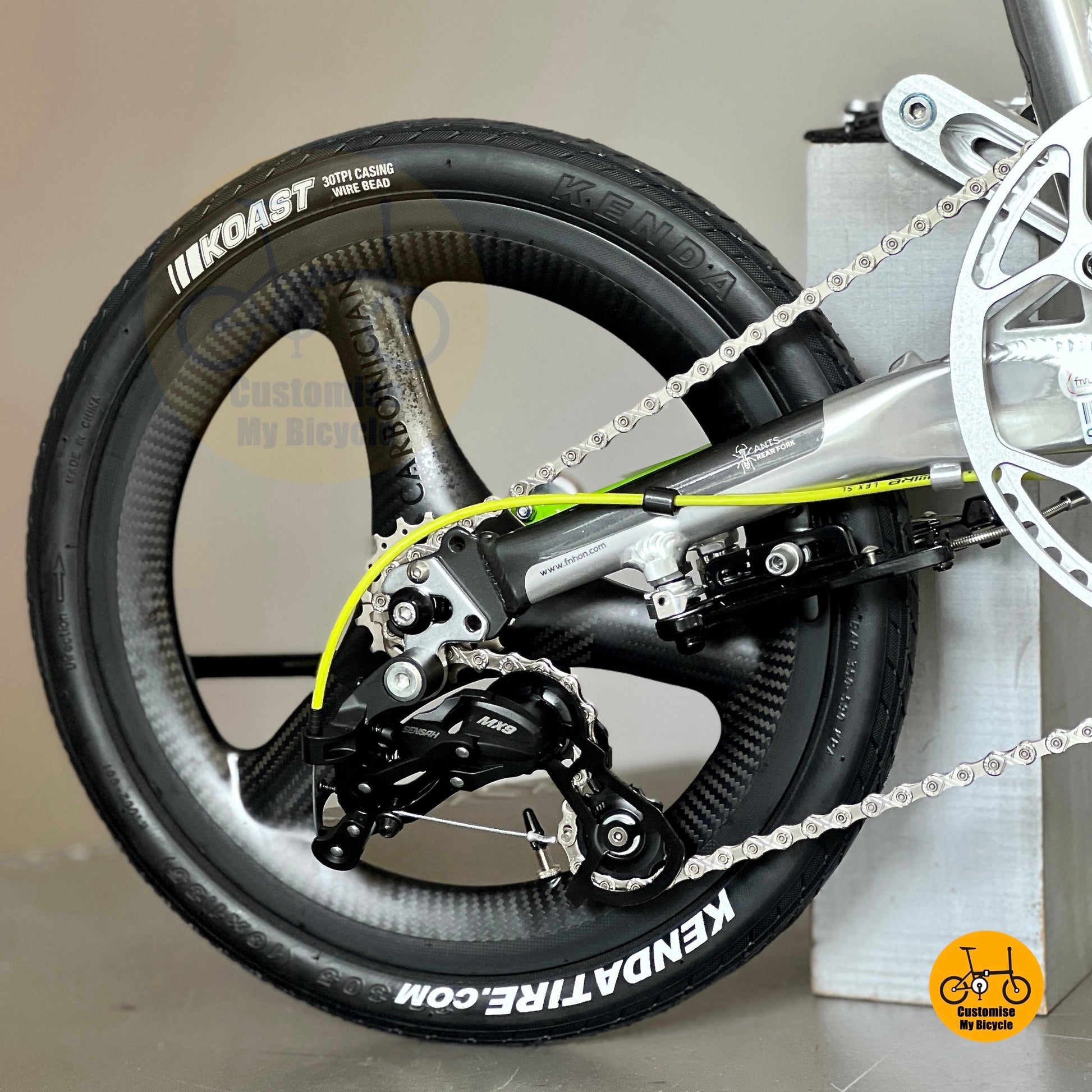 Fnhon Freedom 16" carbon trispokes wheelset close up
