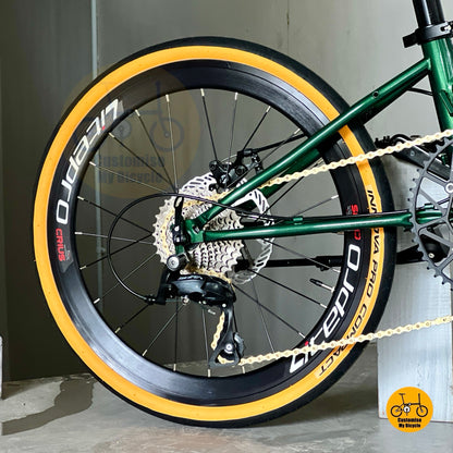 Shimano 9 gears drivetrain close up on Fnhon Gale
