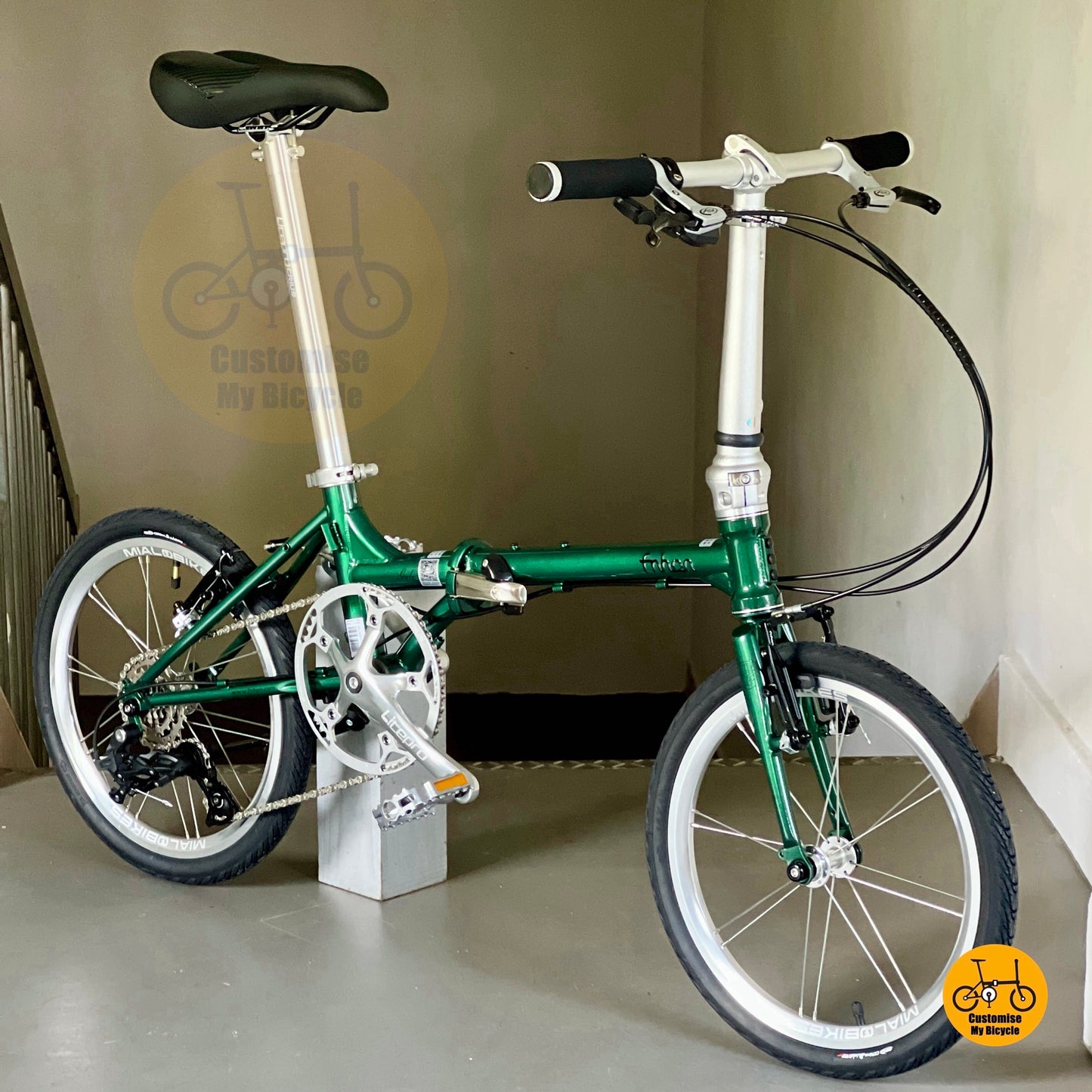 Classic emerald green finish chromoly steel frame  
