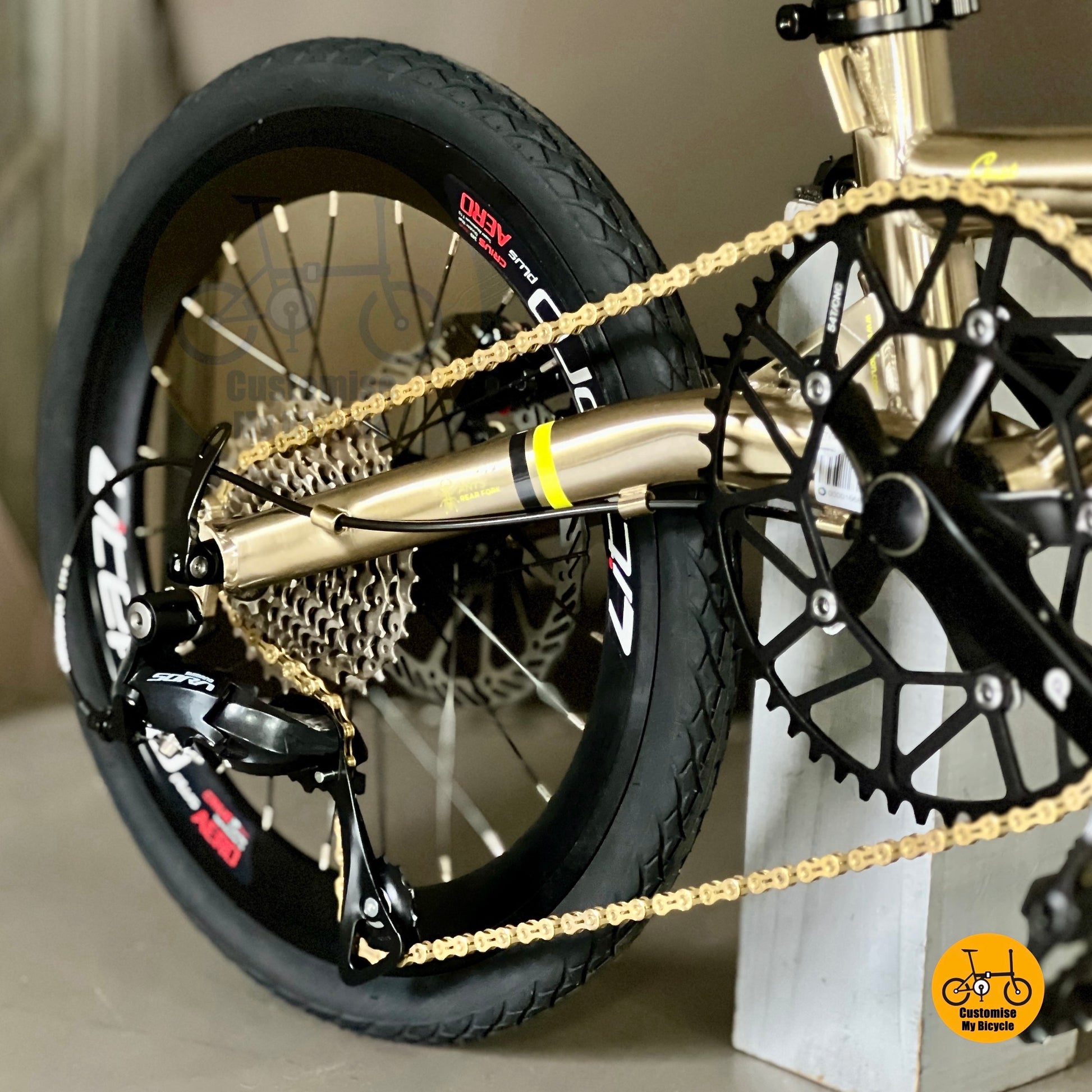 Shimano 9 gears drivetrain close up on Fnhon Gust 16" 349 folding bicycle
