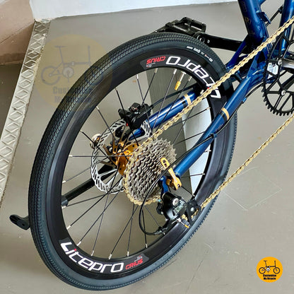 Shimano 9 gears rear derailleur on Fnhon Gust folding bike
