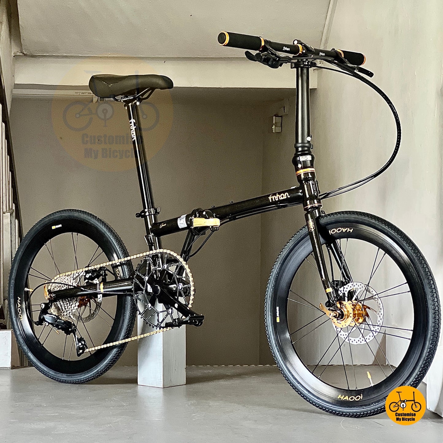 Fnhon Gust 22” Folding Bicycle In Black Gold With Hollowtech Crank Kenda Tyres And Disc Brake
