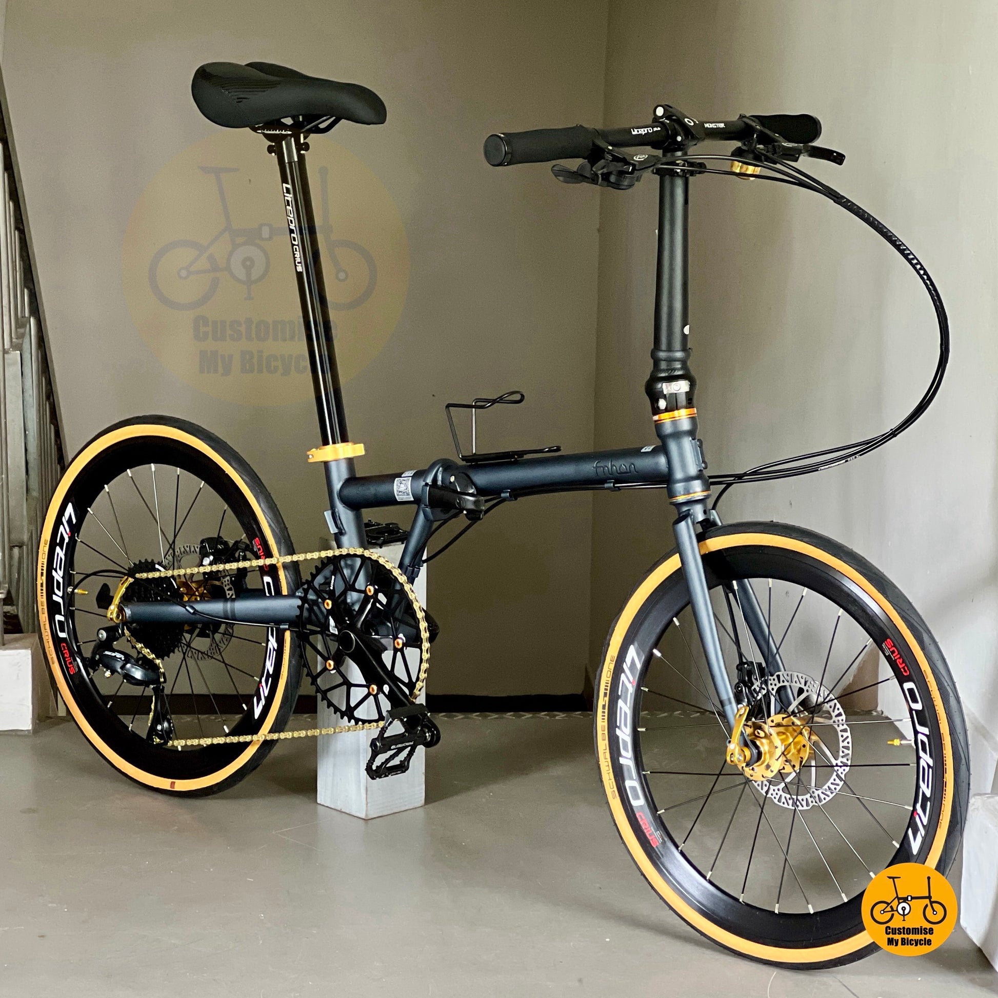 Folding bike in dark teal blue – Fnhon Gust 22" with SCHWALBE tyres and gold accents  
