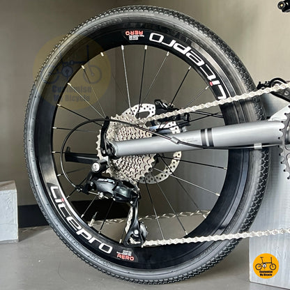 Fnhon Gust Shimano 9 gears drivetrain close up
