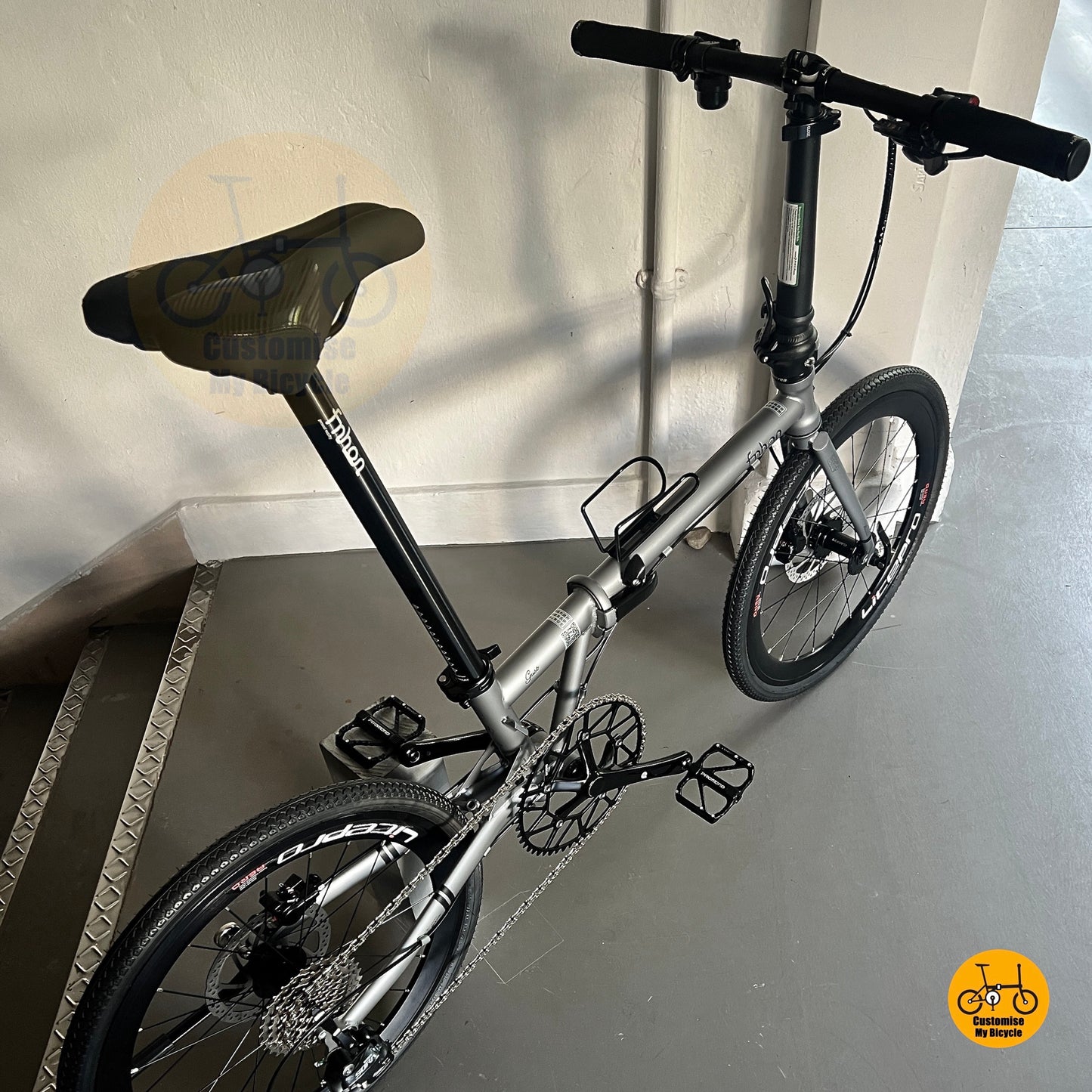 Sepeda Lipat Fnhon Gust 22 Inci Warna Abu Abu Dengan Gear Shimano Dan Rangka Kromoli
