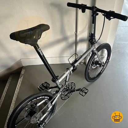 Sepeda Lipat Fnhon Gust 22 Inci Warna Abu Abu Dengan Gear Shimano Dan Rangka Kromoli
