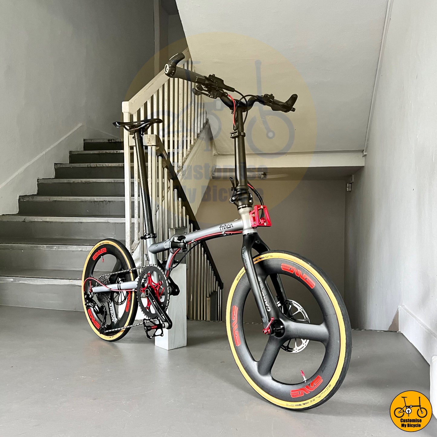 Sleek and stylish Fnhon Gust with red accents for a unique look
