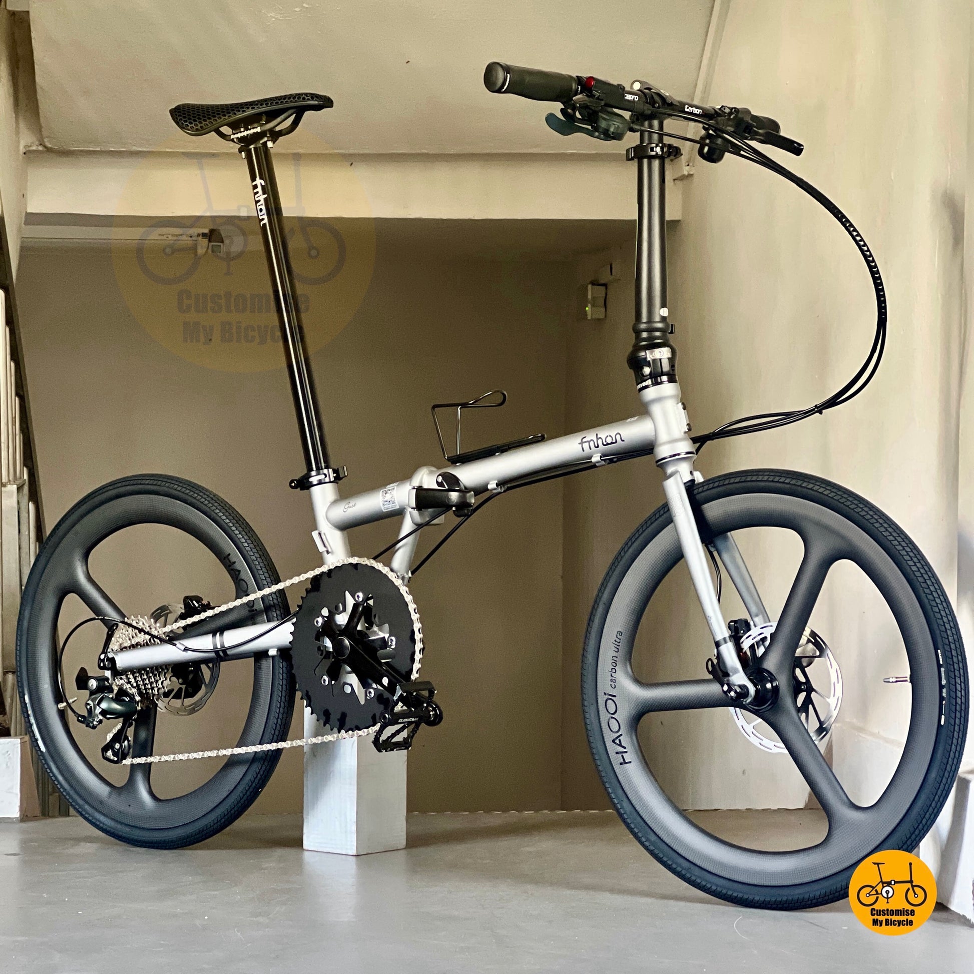 Battleship grey foldie with sleek profile
