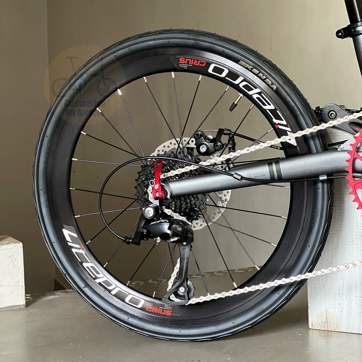Fnhon Gust 22" Battleship Grey folding bike with FNHON 54t Hollowtech crankset