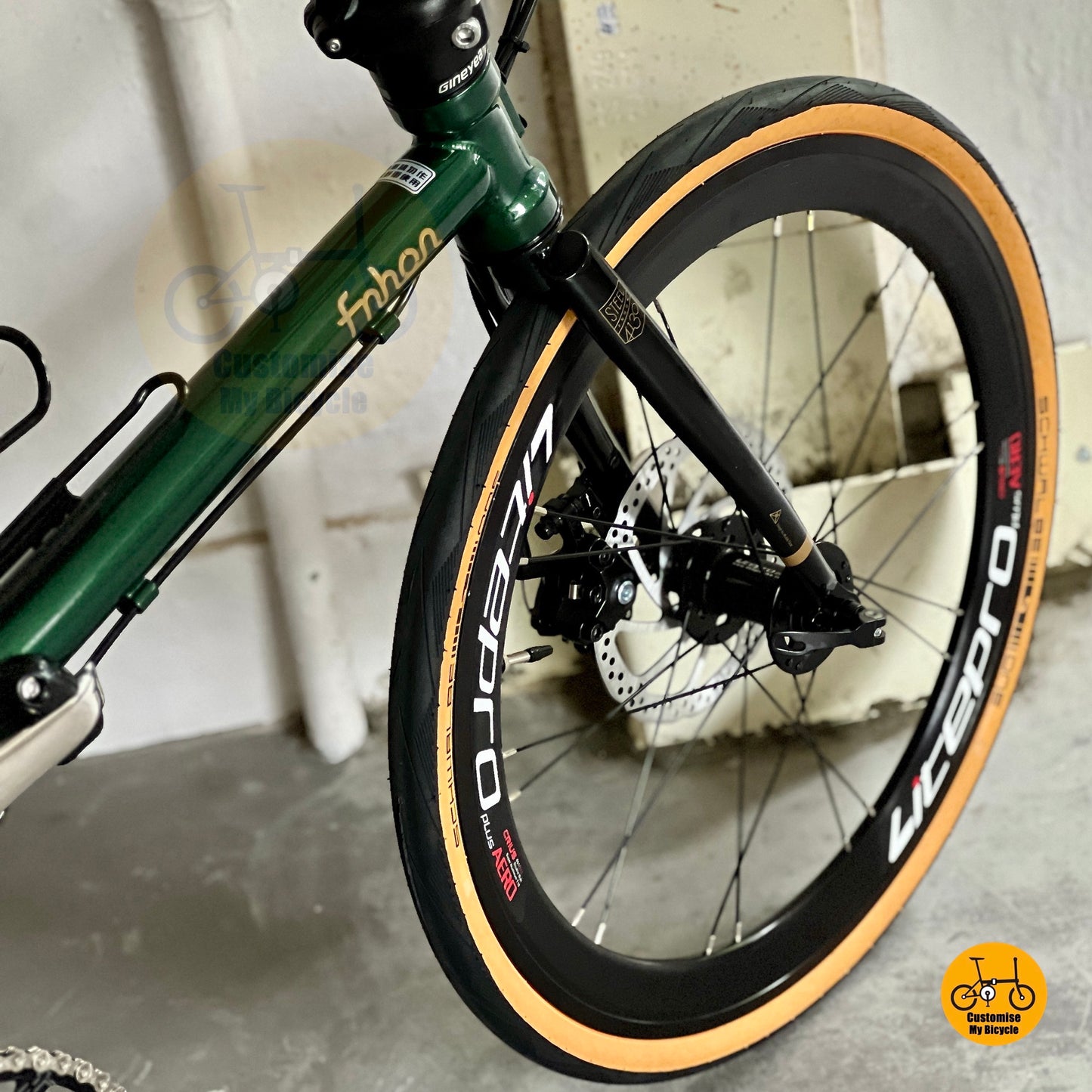 Close up of SCHWALBE One tan 20“ 451 wheel size wall tyre tread
