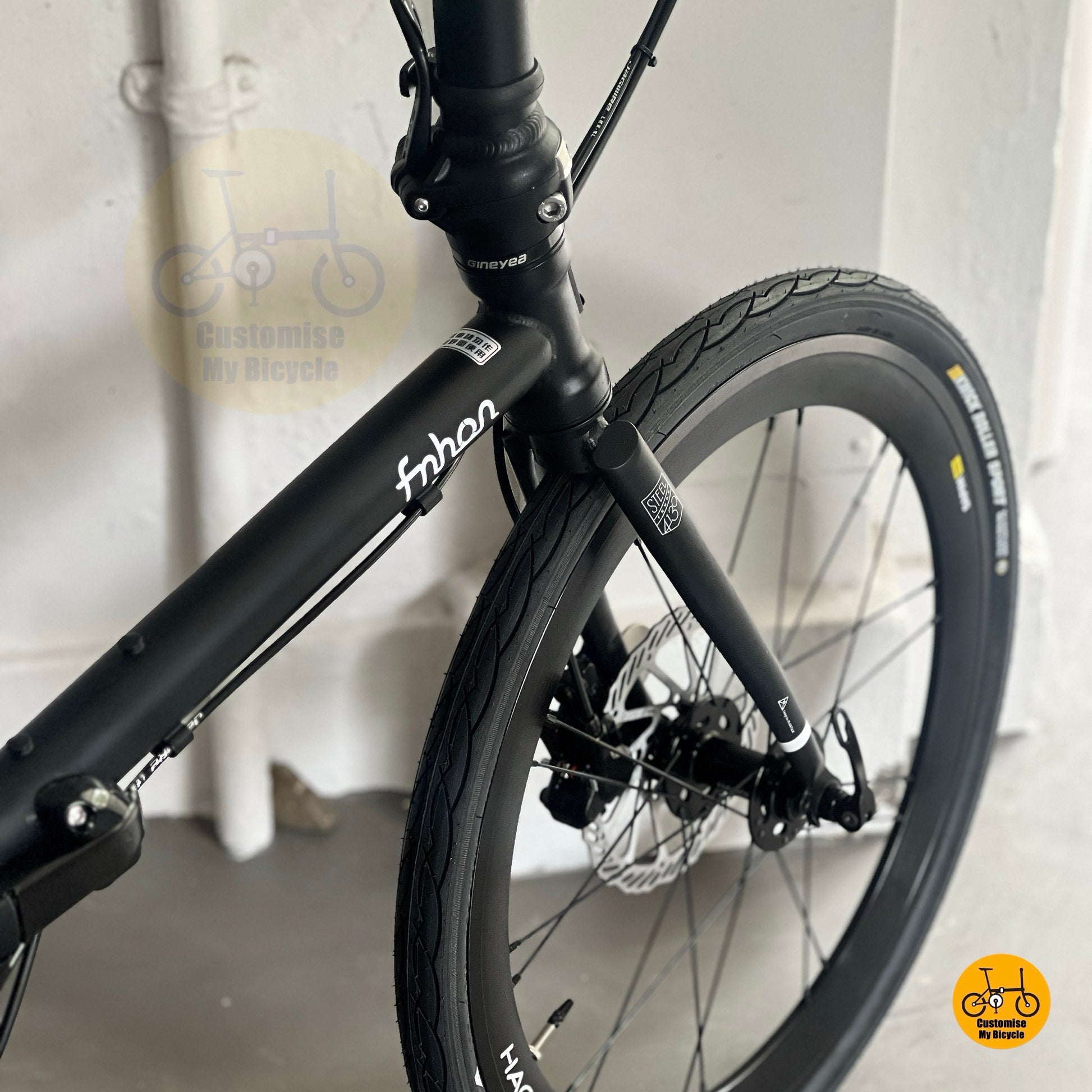 KENDA fast rolling tyre tread detail & HAOOI premium smooth front wheel close up
