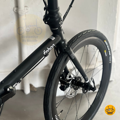 KENDA fast rolling tyre tread detail & HAOOI premium smooth front wheel close up
