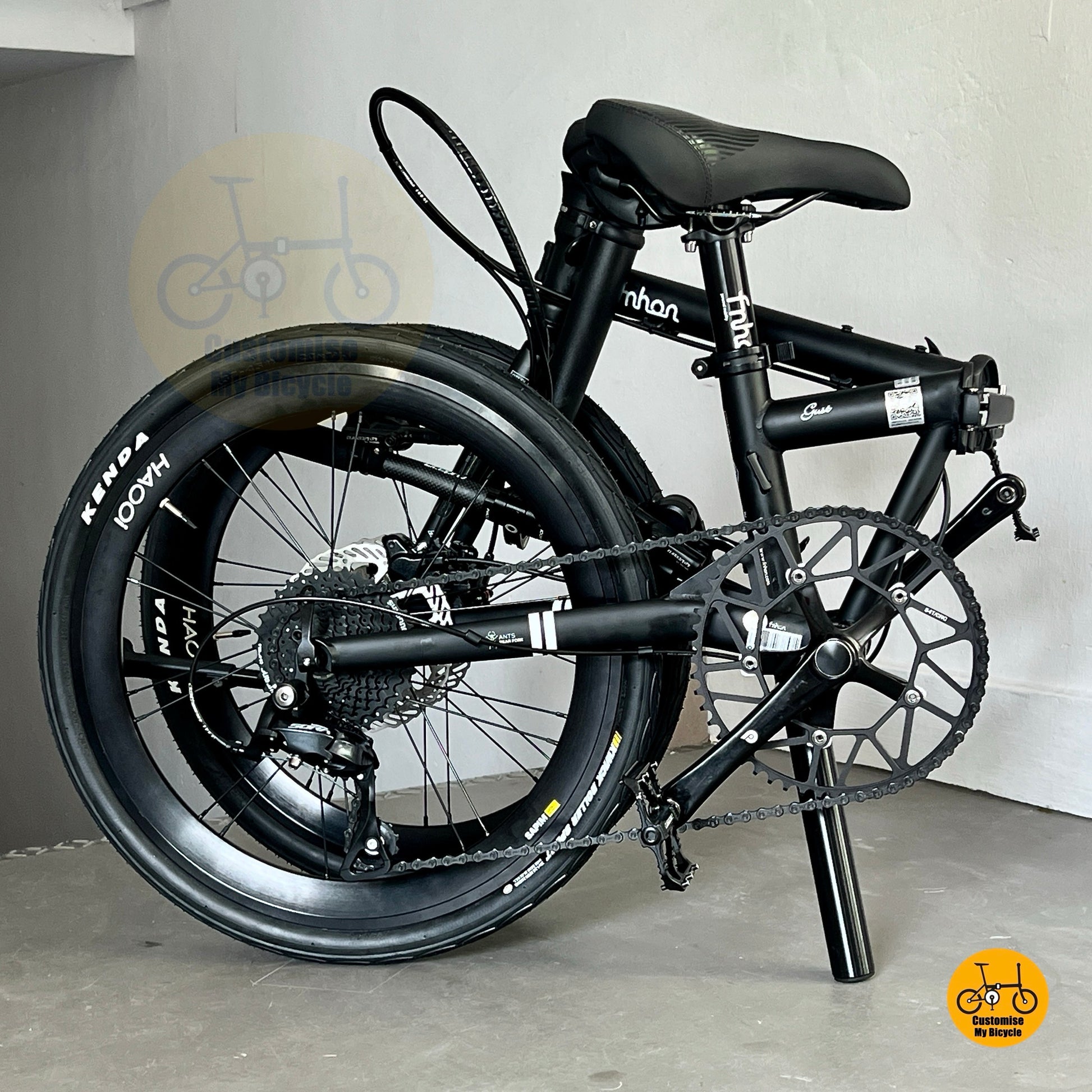 Sepeda Lipat Fnhon Gust 22 Inci Rangka Baja Kuat Dengan Shimano 9 Kecepatan Hitam Matte
