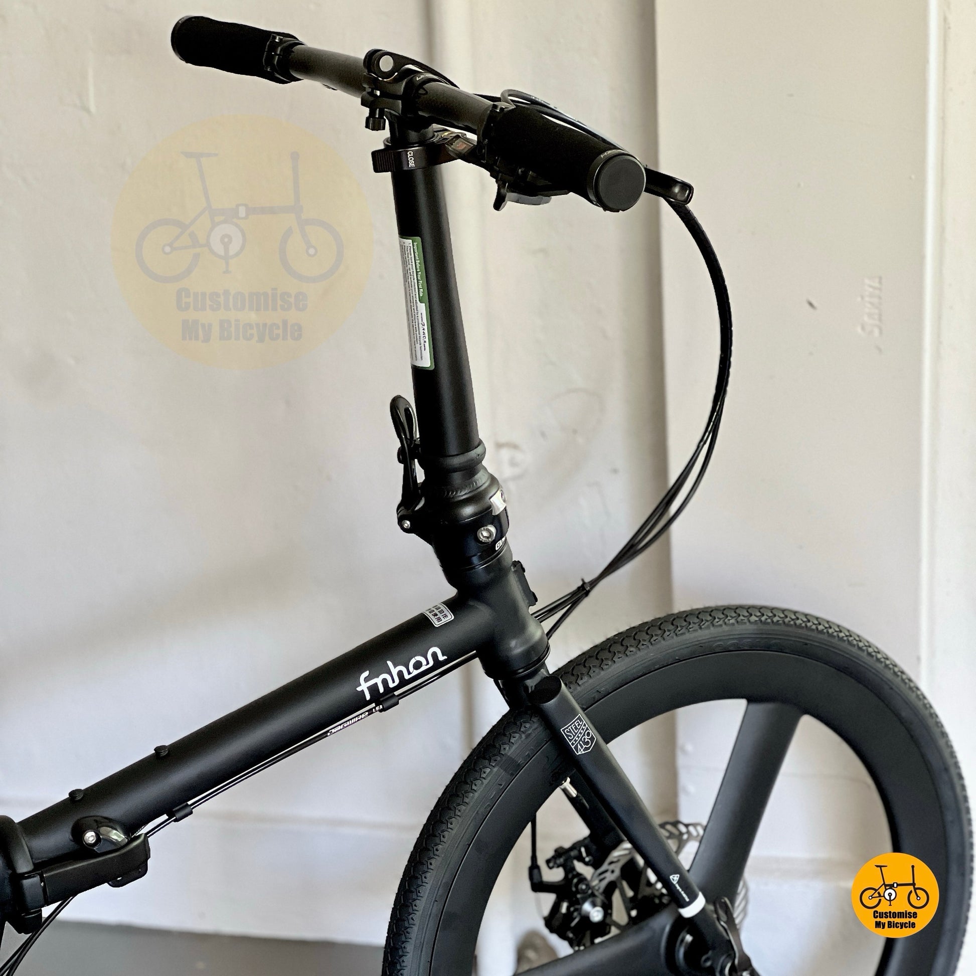 Top view showing adjustable handle post and Litepro carbon straight bar cockpit
