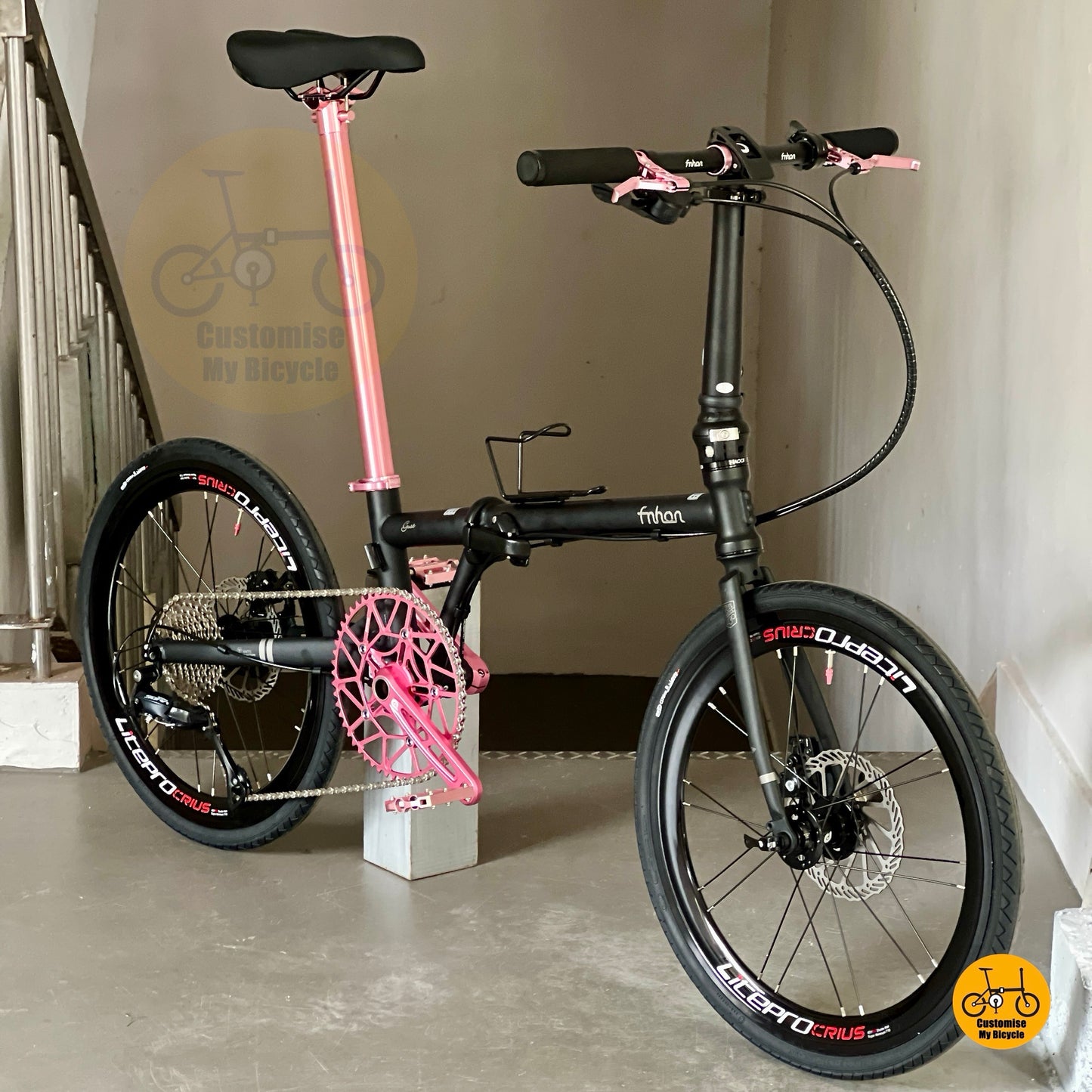 Sepeda Lipat Fnhon Gust 22 Inci Matte Black Dengan Shimano 9 Speed Dan Rem Cakram Mekanis
