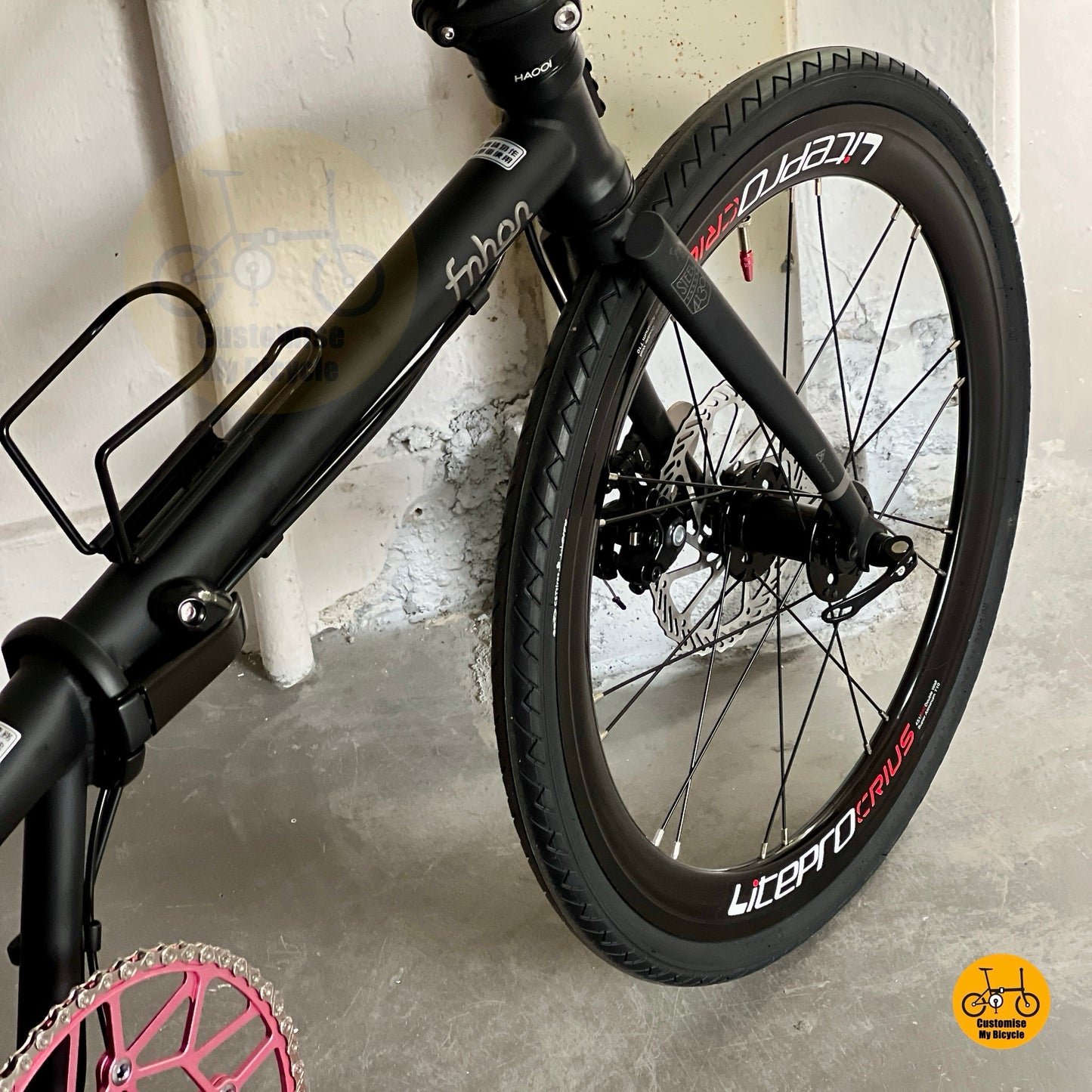 Fnhon Gust LITEPRO high profile smooth front wheel close up
