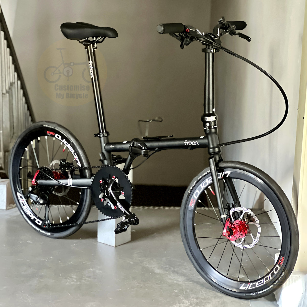 Fnhon Gust 22" Matte Black foldable bicycle with Shimano 9 gears