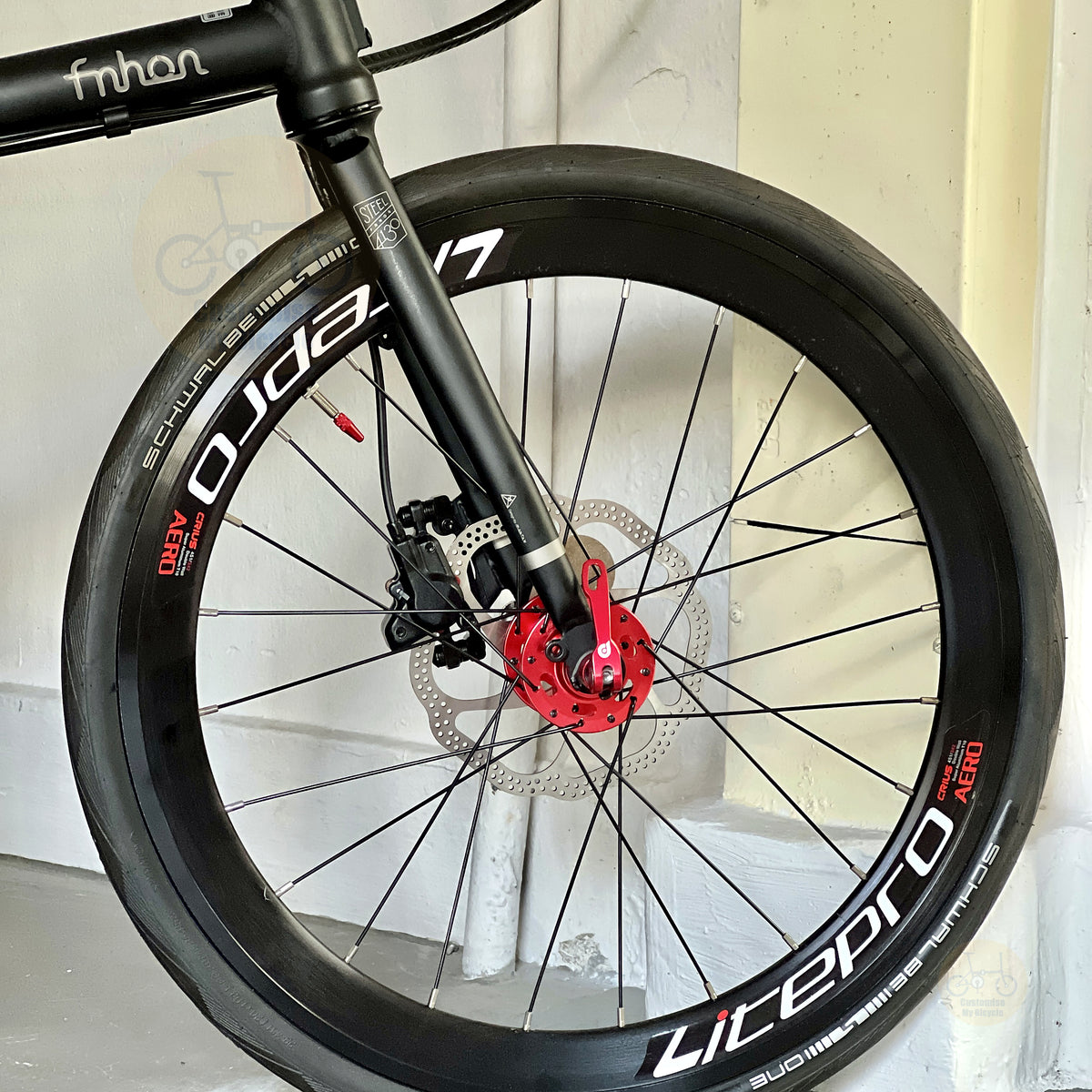 Fnhon Gust 22" Matte Black folding bike frame material colour detail