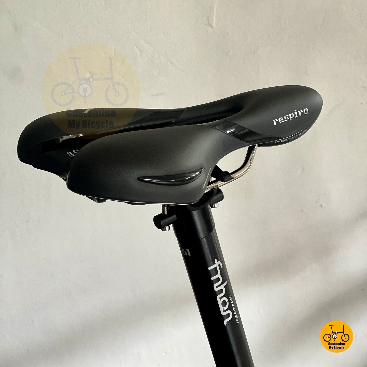 Fnhon Gust folding bike Selle Royal leather saddle comfort seat detail commuter bicycle

