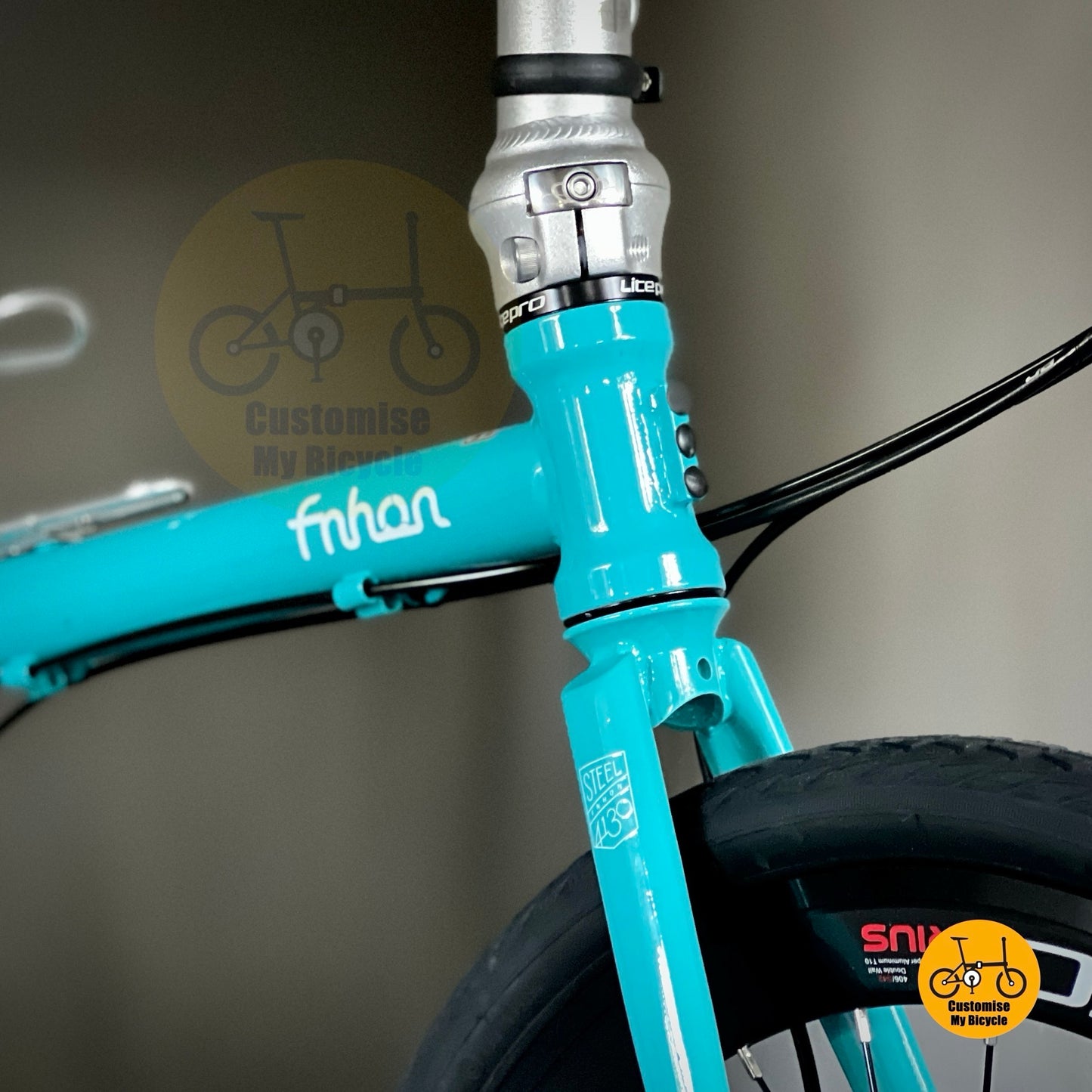 Turkish blue frame detail on Fnhon Gust
