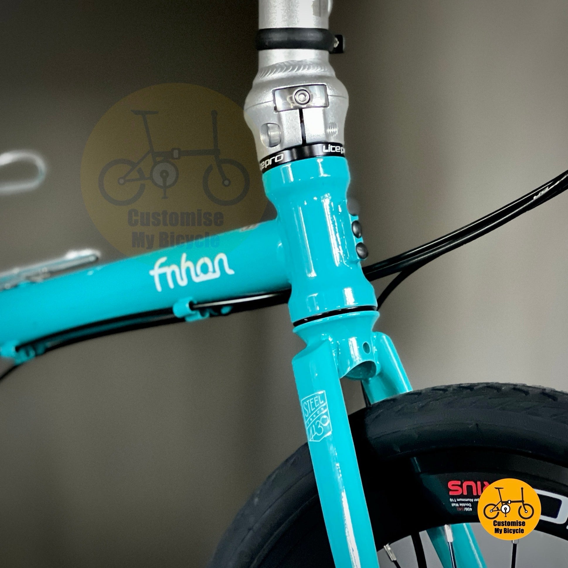 Turkish blue frame detail on Fnhon Gust
