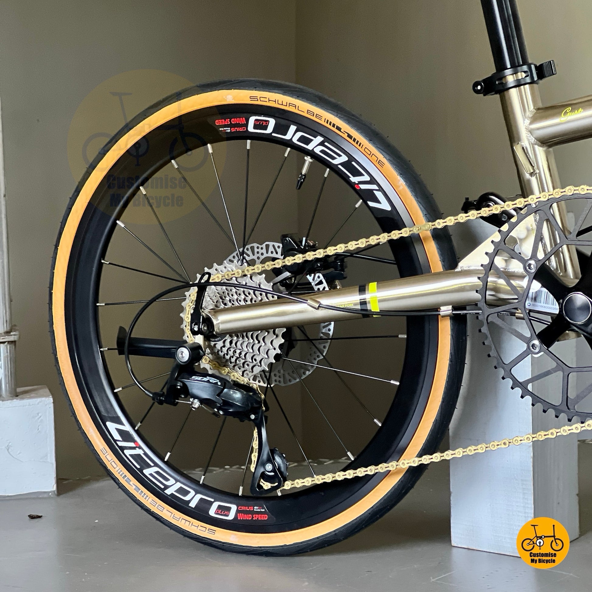 Close-up of Shimano rear derailleur and cassette on Fnhon Gust titanium gold, highlighting drivetrain precision and chain alignment.