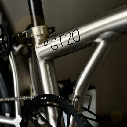 GT20 logo metallic titanium