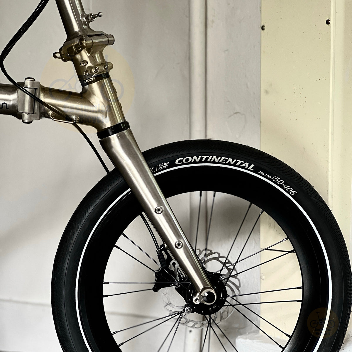 Continental Contact Urban 2.0 width tyre on GT20 Fnhon trifold