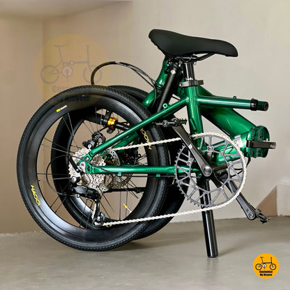 Detailed view of Fnhon adjustable handle post and seat post on Monsoon 22 inch folding bike