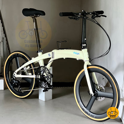 Aerodynamic Fnhon Tornado 22 inch Beige foldie with Shimano 9s and Schwalbe tyres
