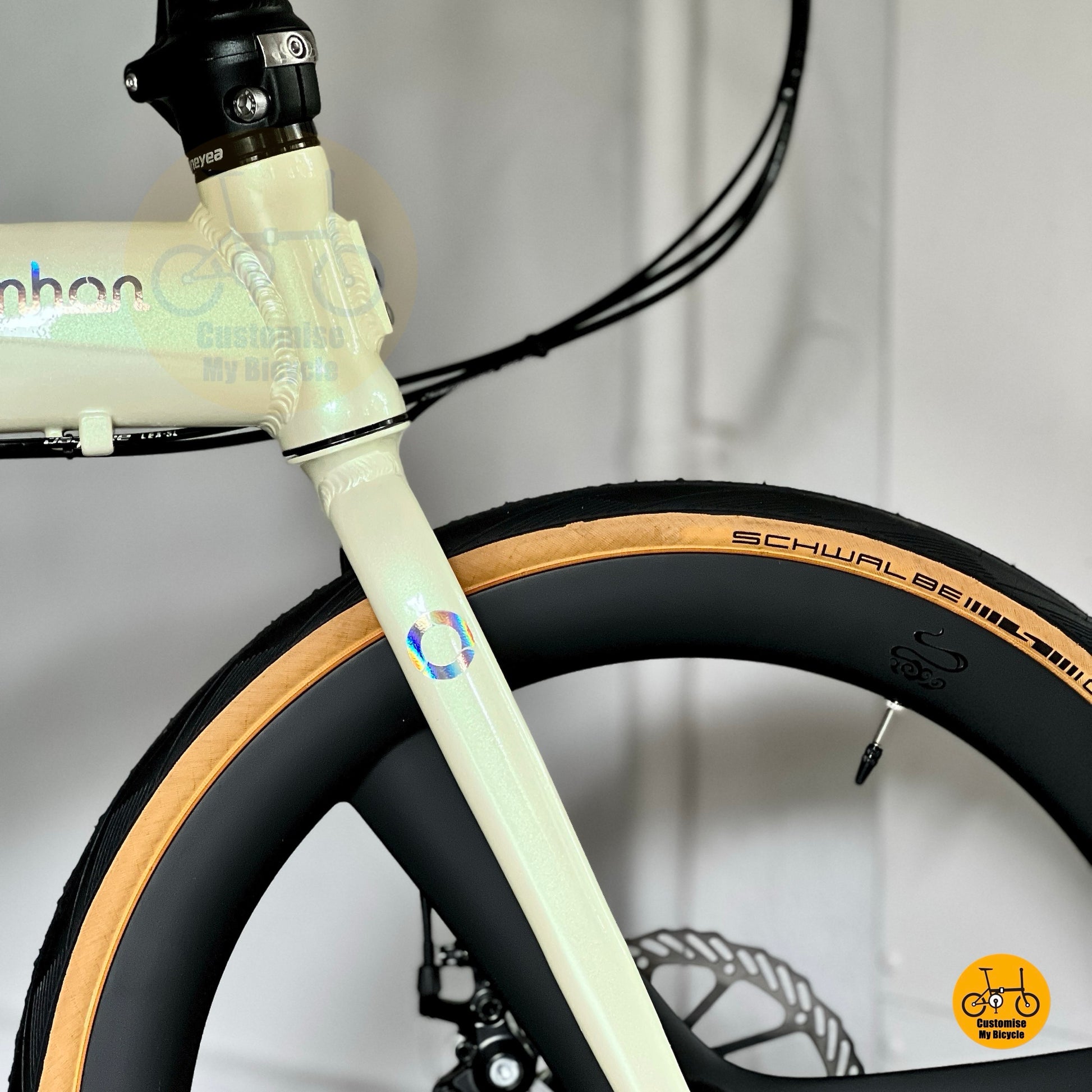 Crius trispokes wheels on Fnhon Tornado Beige foldie
