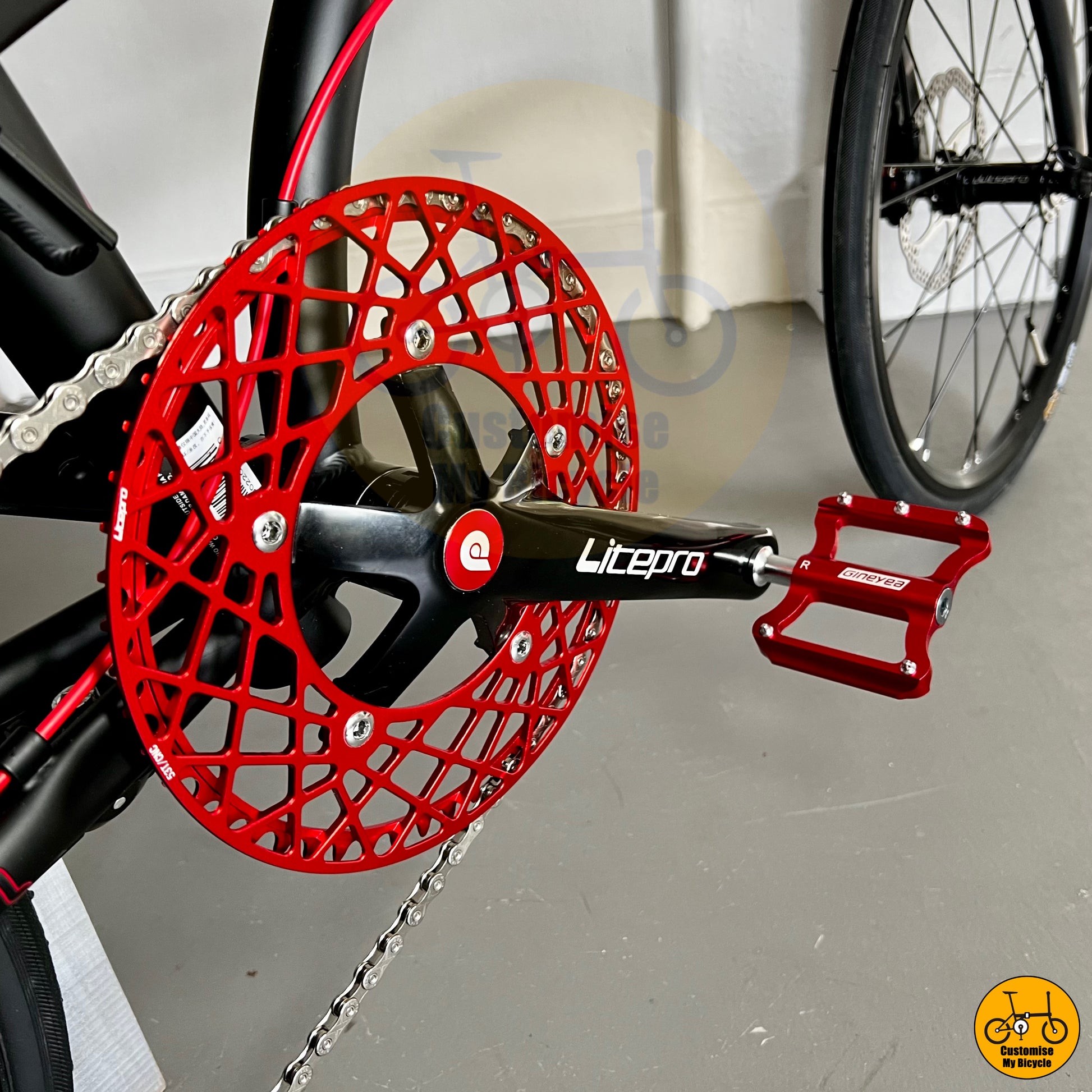 Red Litepro Spiderweb Chainring on Matte Black Fnhon Tornado 22-Inch Foldie – Scratch-Resistant Frame for Long-Term Use
