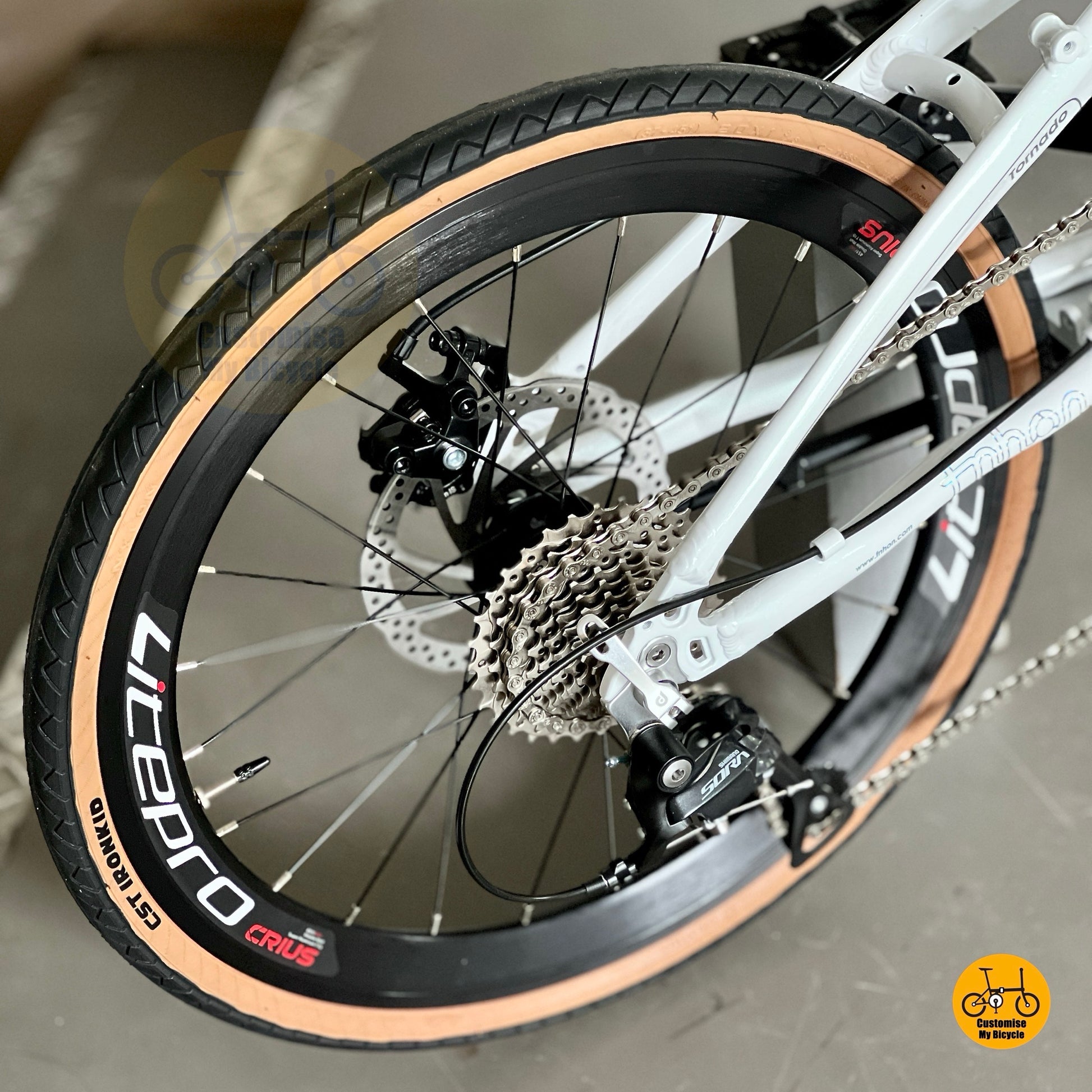 Shimano 9 gears drivetrain close up on Fnhon Tornado
