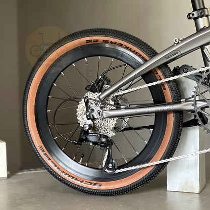 Fnhon Tornado 20" Carbon Grey folding bike frame material colour detail